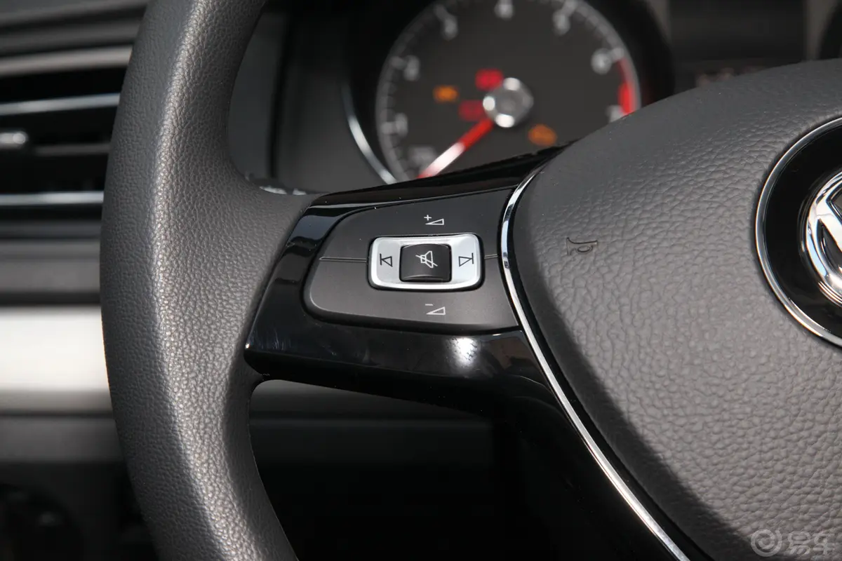 朗逸启航 1.5L 手动舒适版 国VI左侧方向盘功能按键