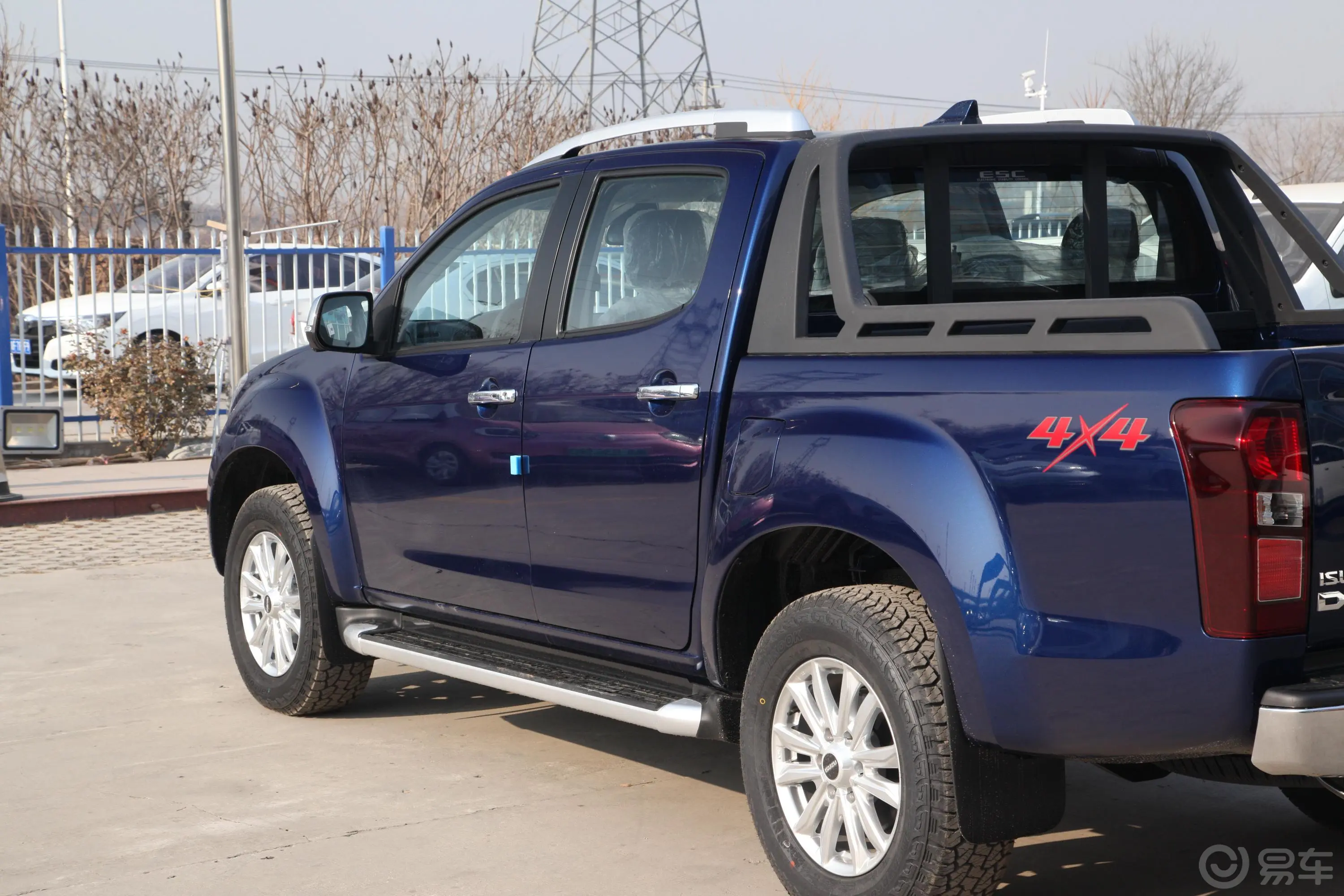 D-MAX1.9T 手自一体 四驱 尊享型 国VI外观