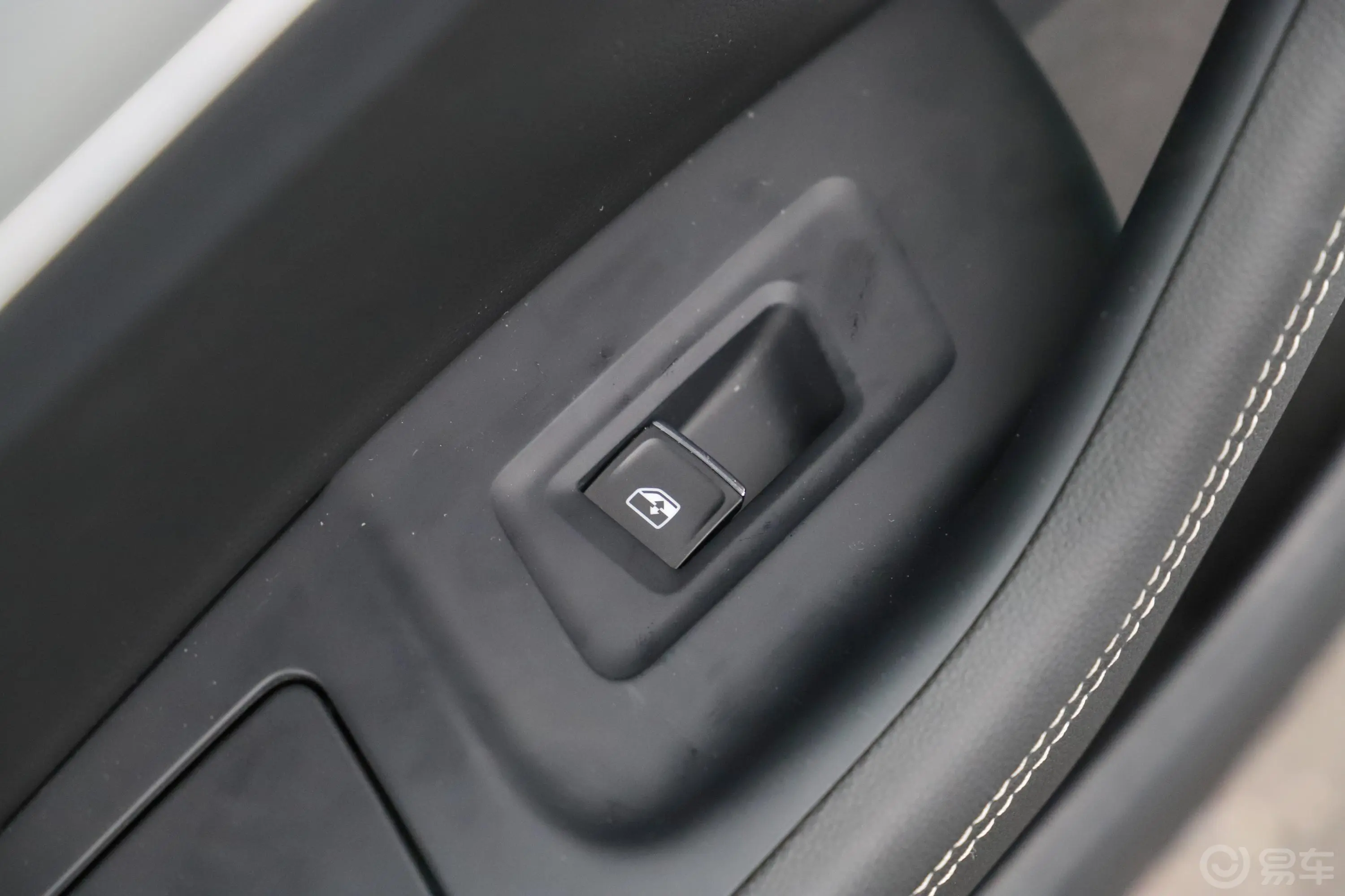 迈腾GTE 插电混动1.4T 双离合 尊贵型后车窗调节