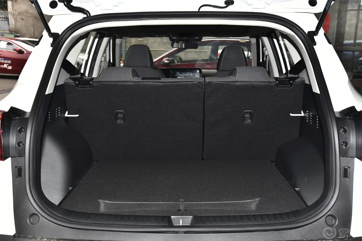 KX3傲跑1.5L CVT 舒适版后备厢空间特写
