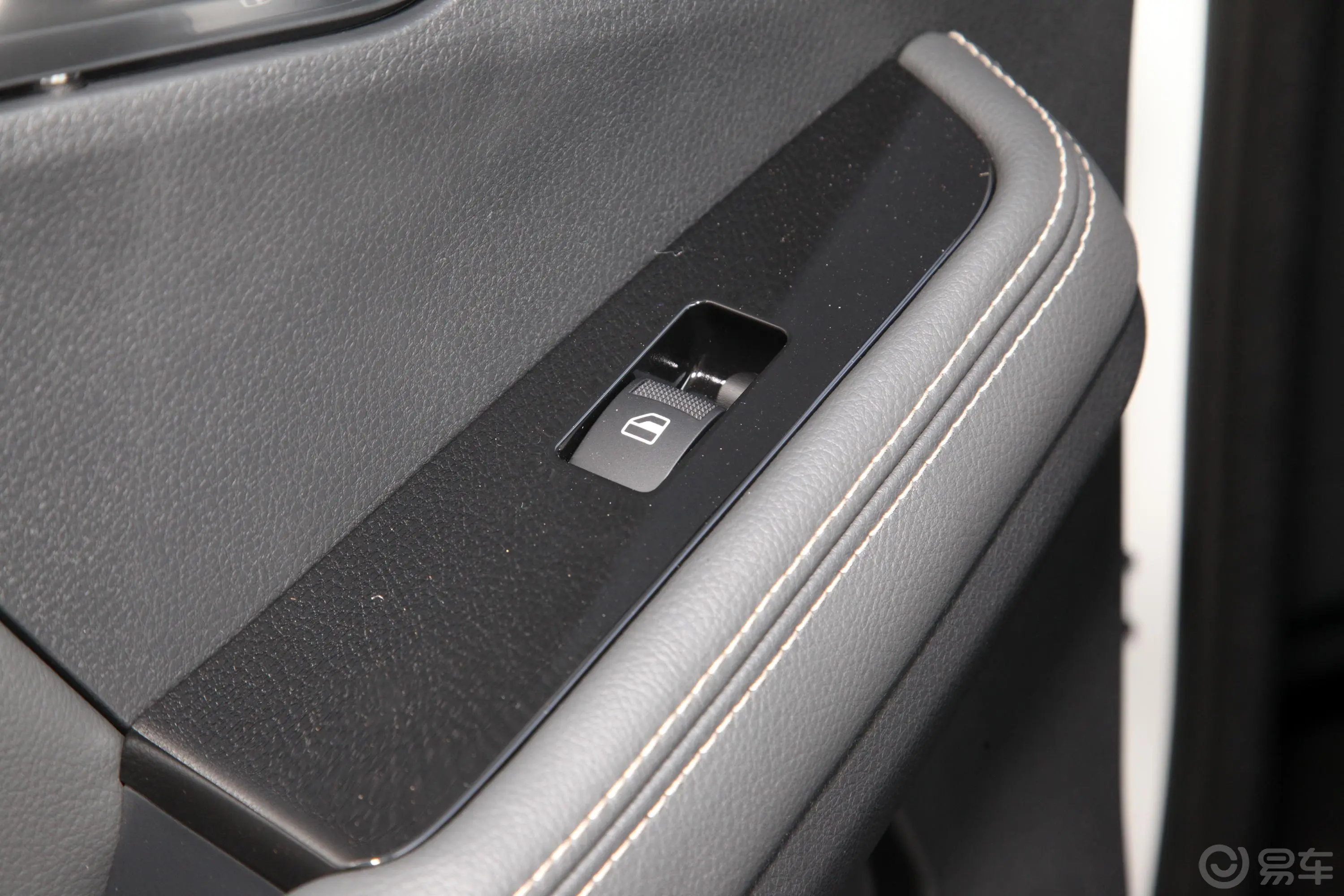 瑞迈S标轴版 2.4T 手动 两驱 领航版 汽油 国VI后车窗调节