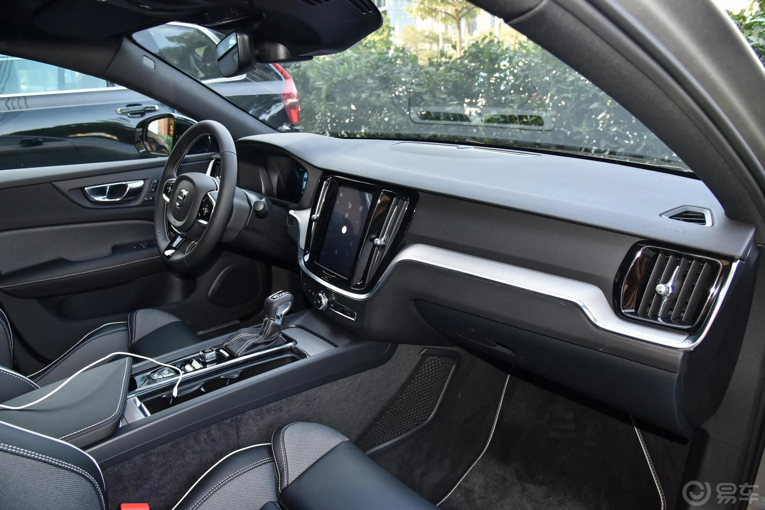 沃尔沃S60T4 智远运动版内饰全景副驾驶员方向