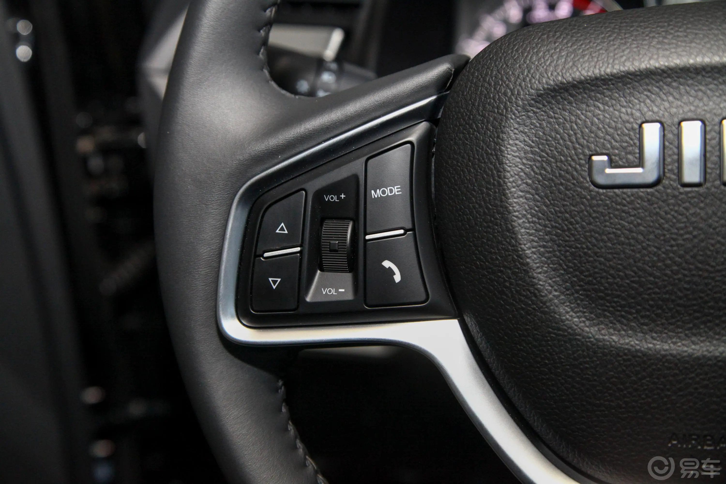 瑞迈S加长版 2.4T 手动 四驱 领航版 汽油 国VI左侧方向盘功能按键