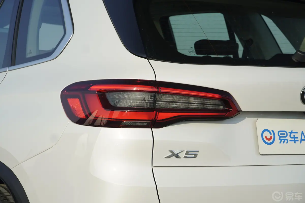 宝马X5(进口)xDrive30i X设计套装外观