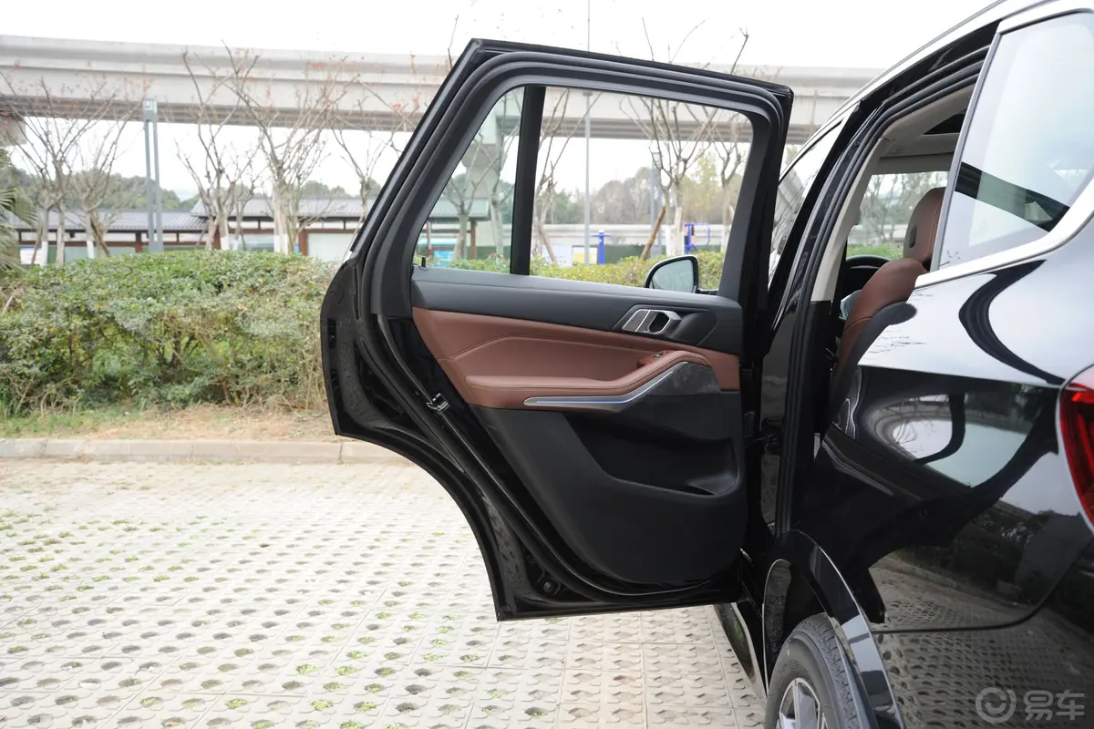 宝马X5(进口)xDrive30i M运动套装空间