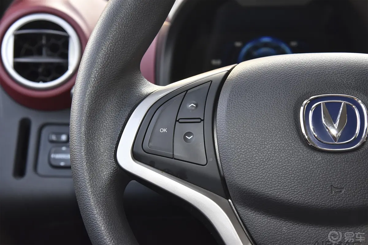 奔奔EV改款 EV360 时尚版左侧方向盘功能按键