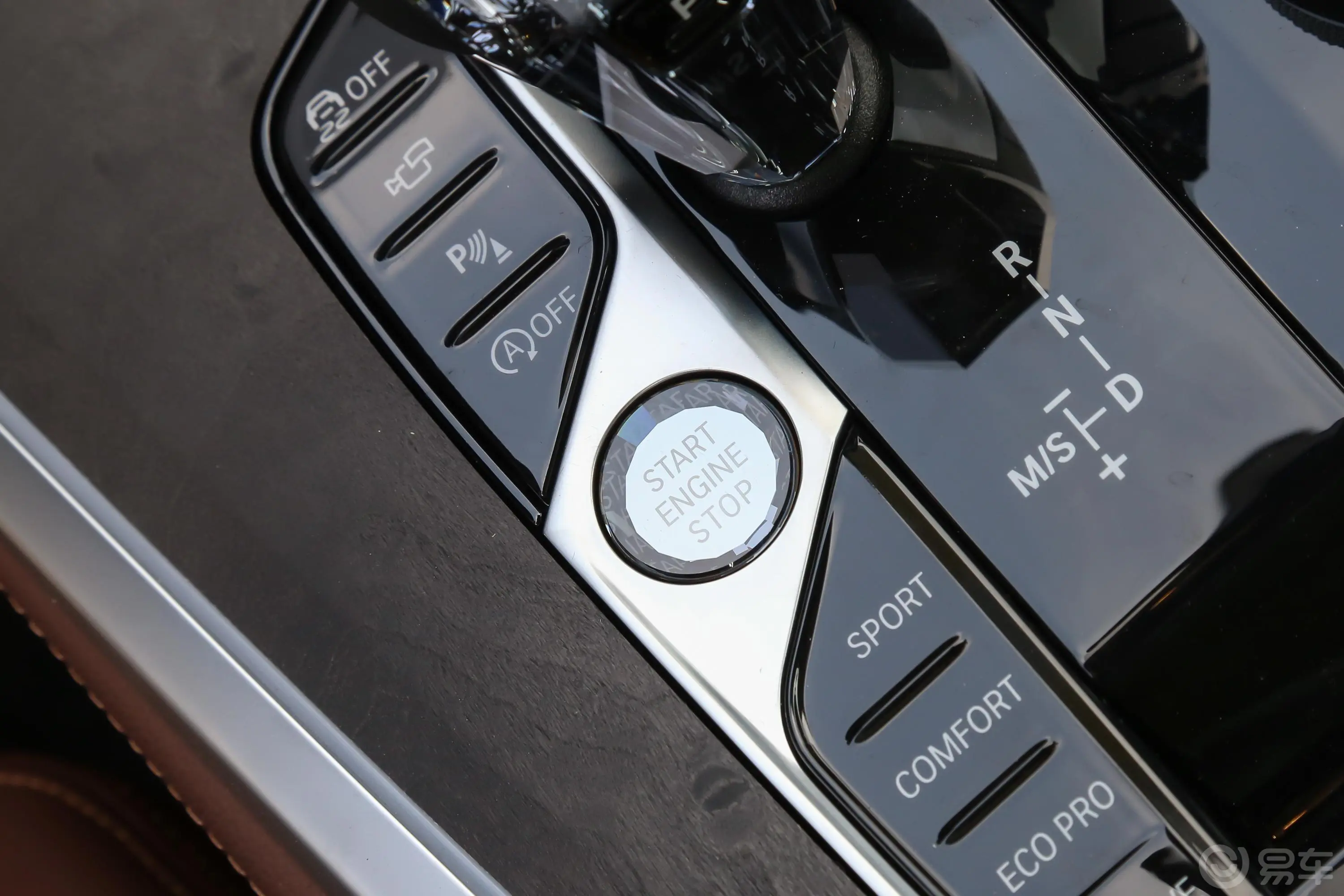 宝马X5(进口)xDrive40i M运动套装钥匙孔或一键启动按键