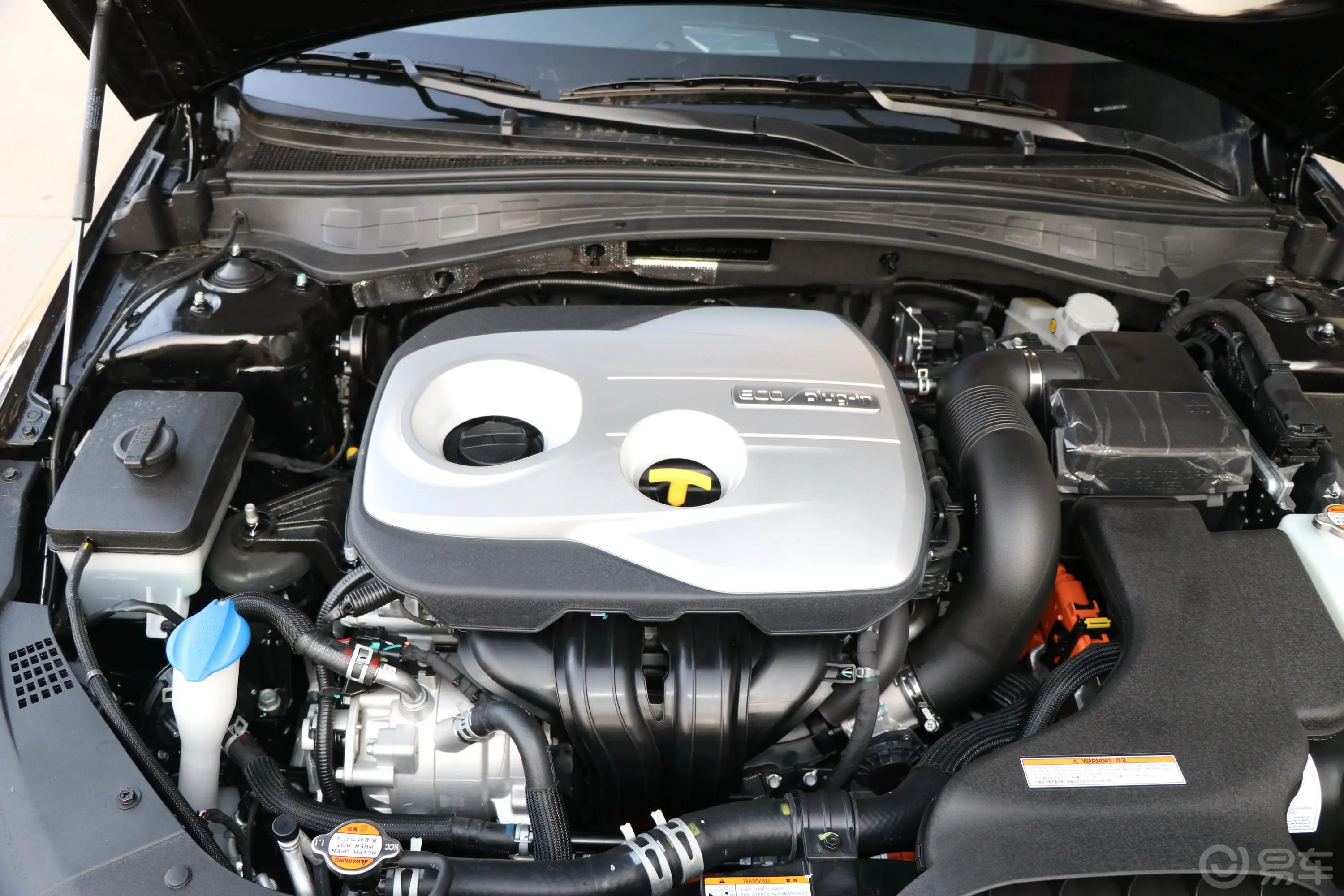 起亚K5 PHEV2.0L 手自一体 GLS外观