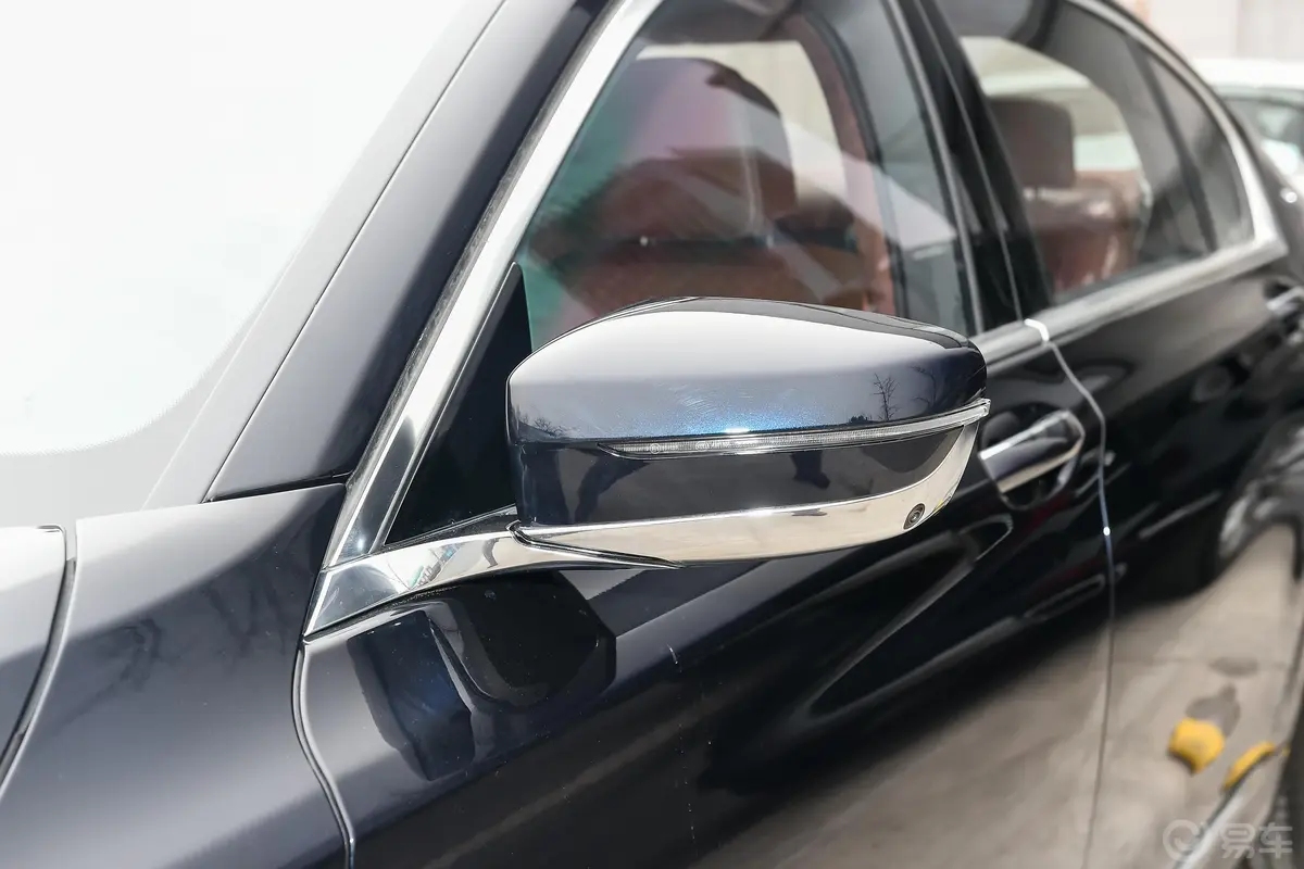 宝马7系M760Li xDrive V12 豪华套装主驾驶后视镜背面