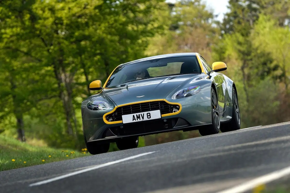 V8 Vantage