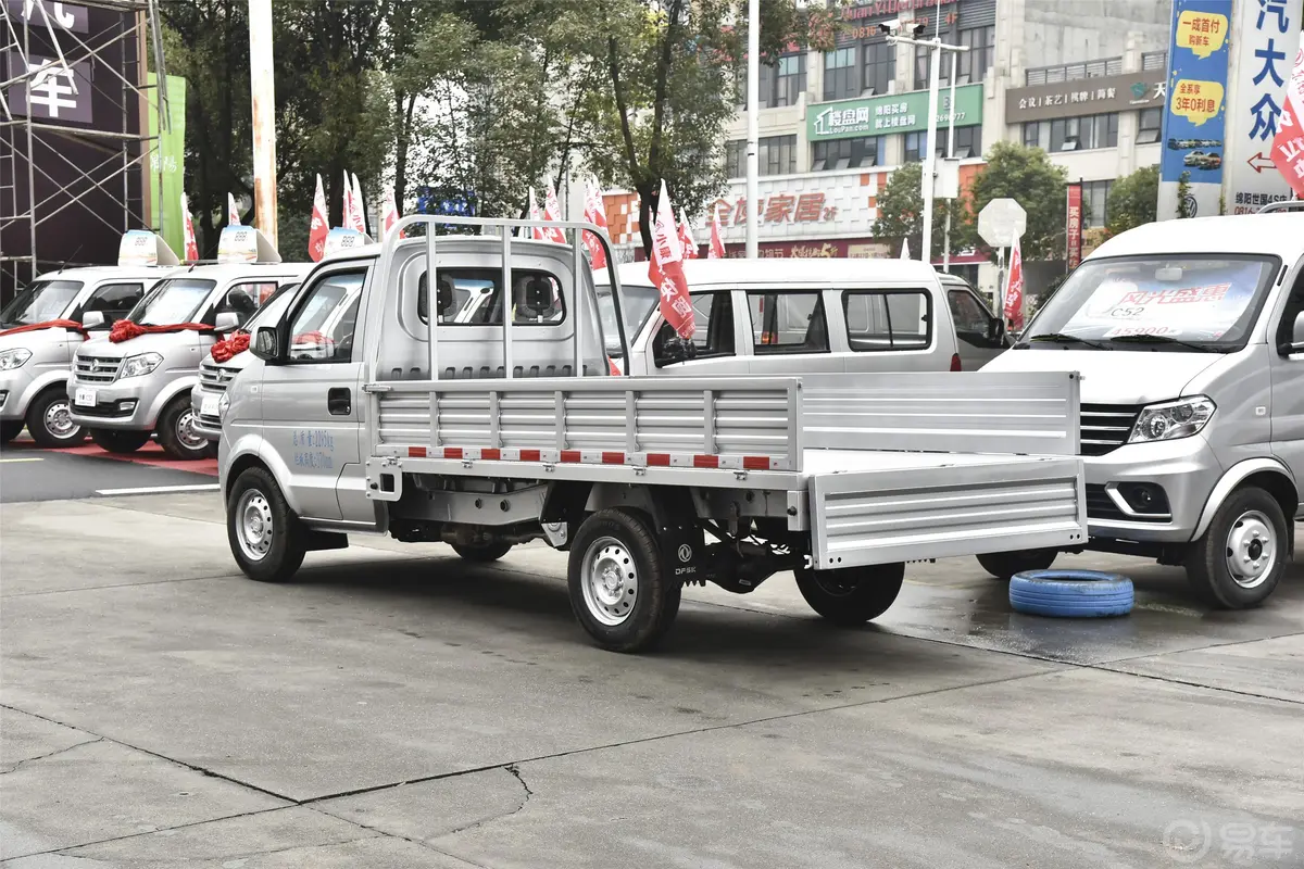 东风小康C511.5L 手动 单排标准型后排头部空间