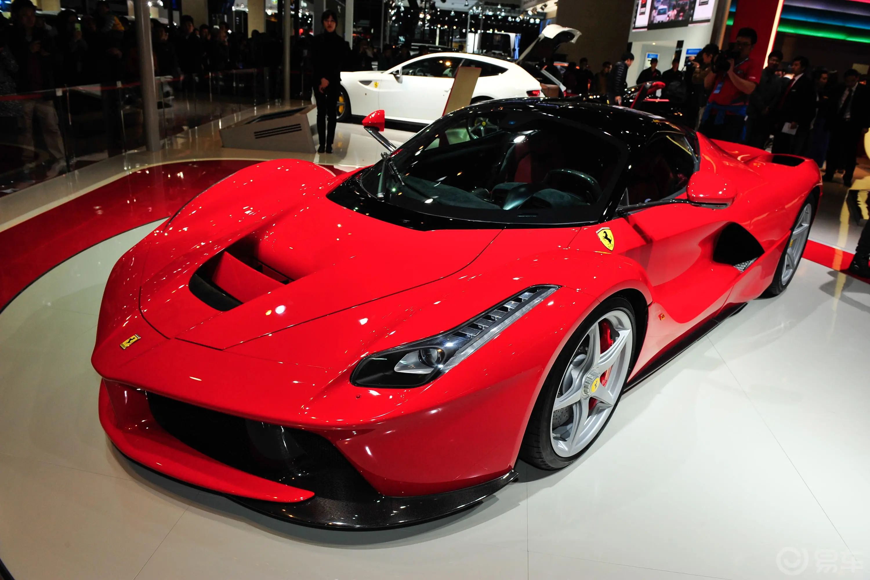 LaFerrari6.3L 标准版侧前45度车头向左水平