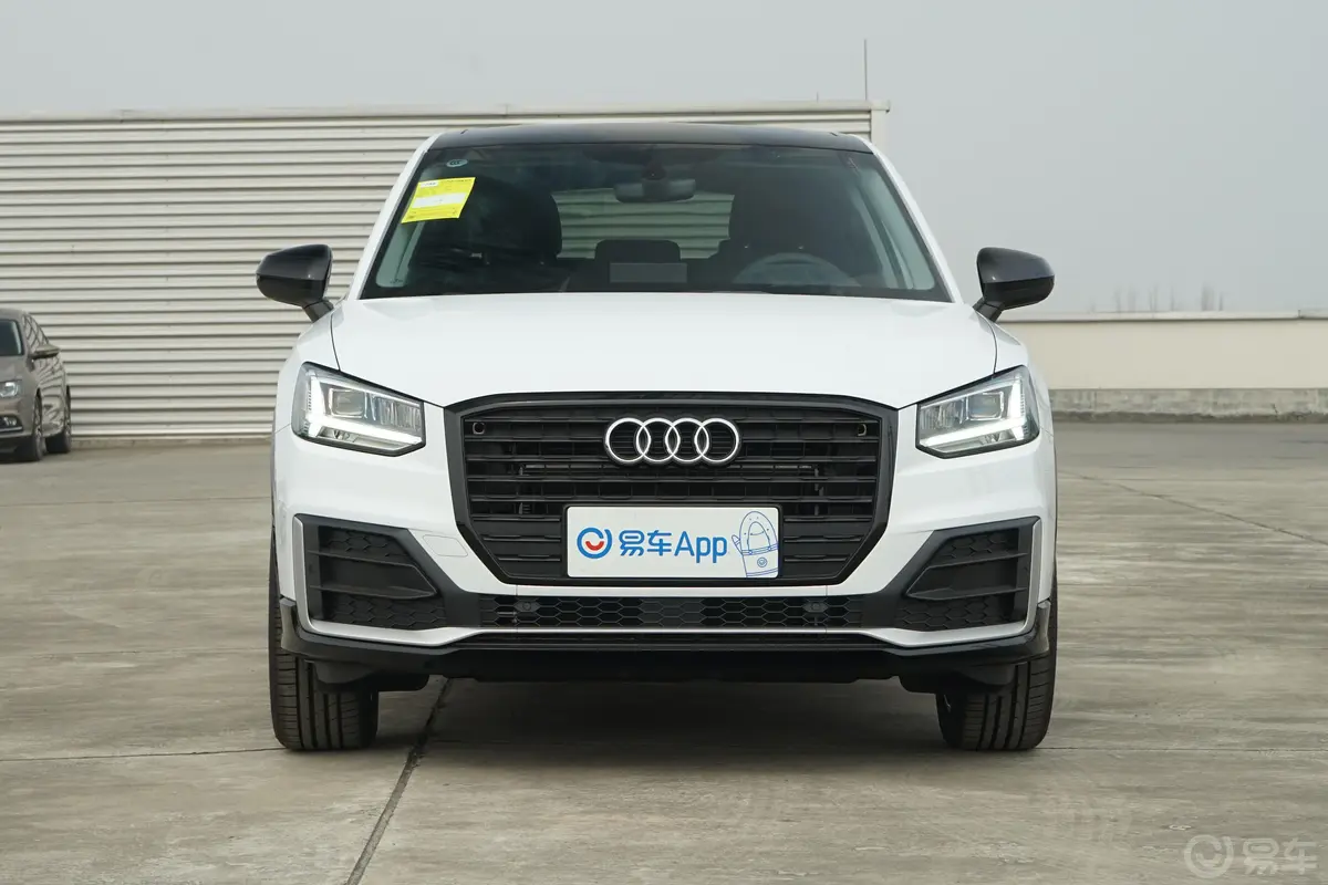 奥迪Q2L35 TFSI 进取动感型正前水平