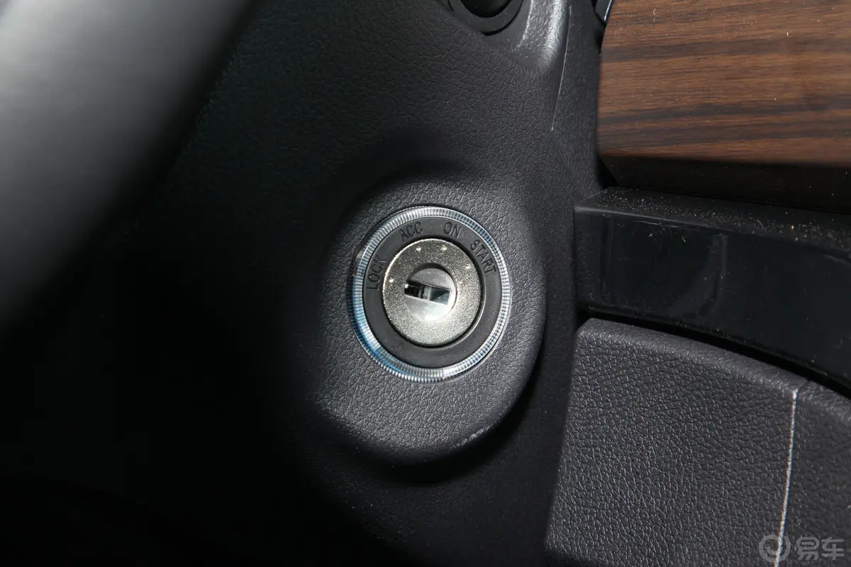 驭胜S3502.0T 手动 四驱 舒适版 5座 汽油 国VI钥匙孔或一键启动按键