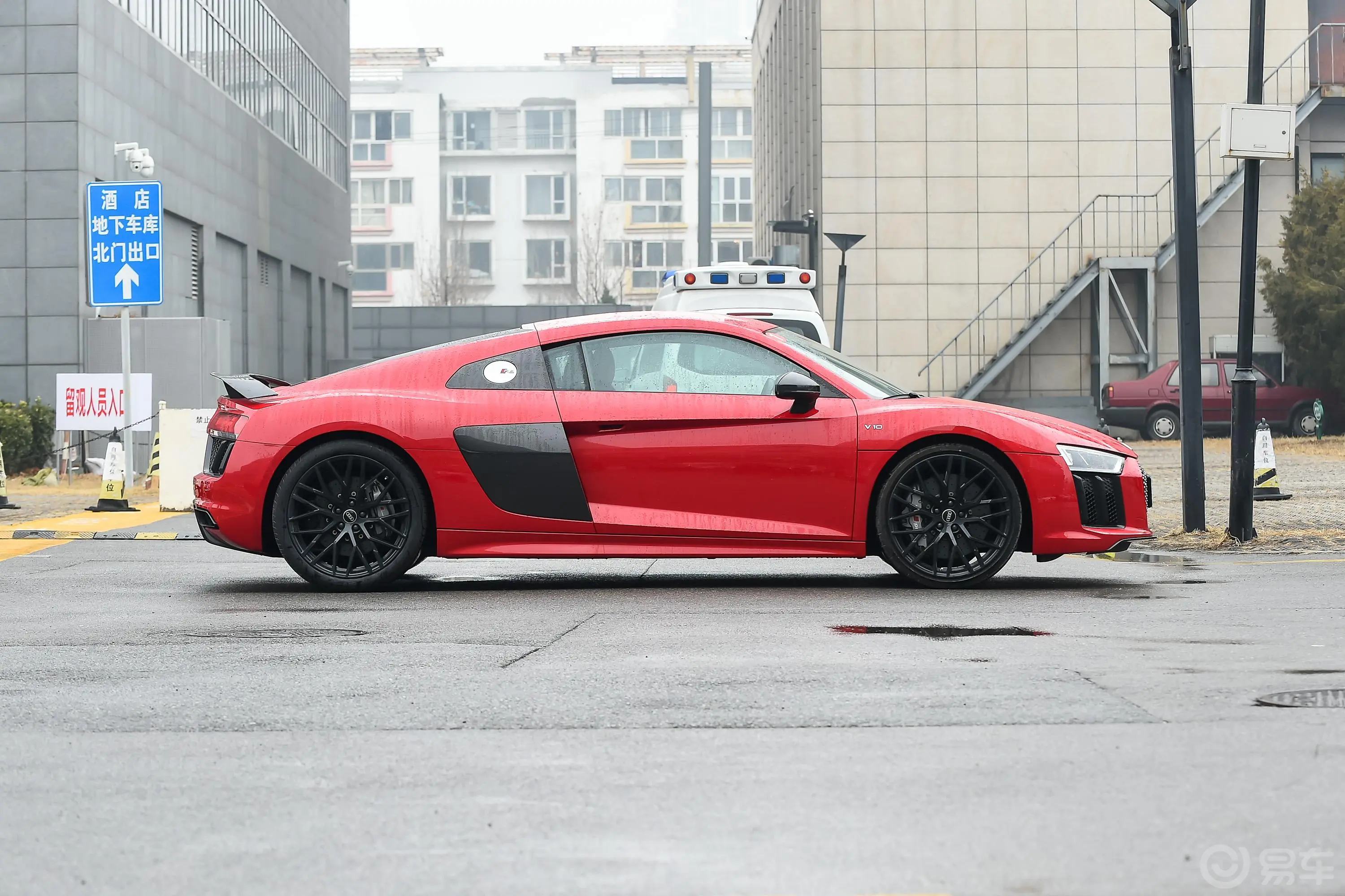 奥迪R8V10 Coupe Performance正侧车头向右水平