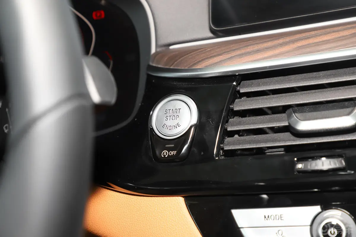 宝马6系GT630i 豪华设计套装钥匙孔或一键启动按键