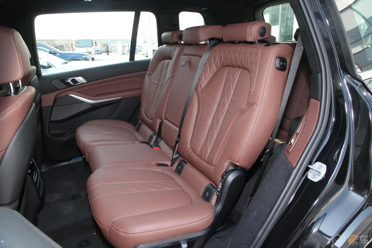 宝马X7xDrive40i 尊享型 M运动套装后排座椅