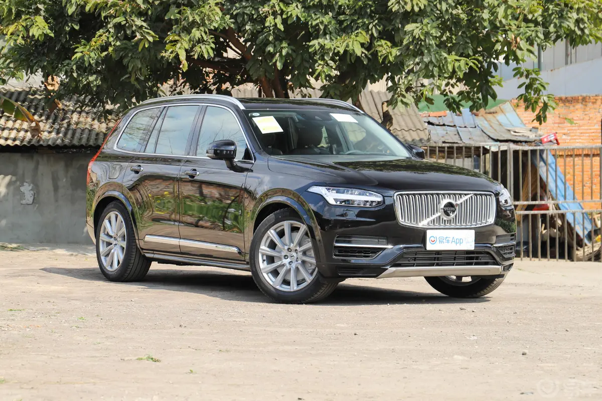 沃尔沃XC90新能源T8 智尊豪华版侧前45度车头向右水平