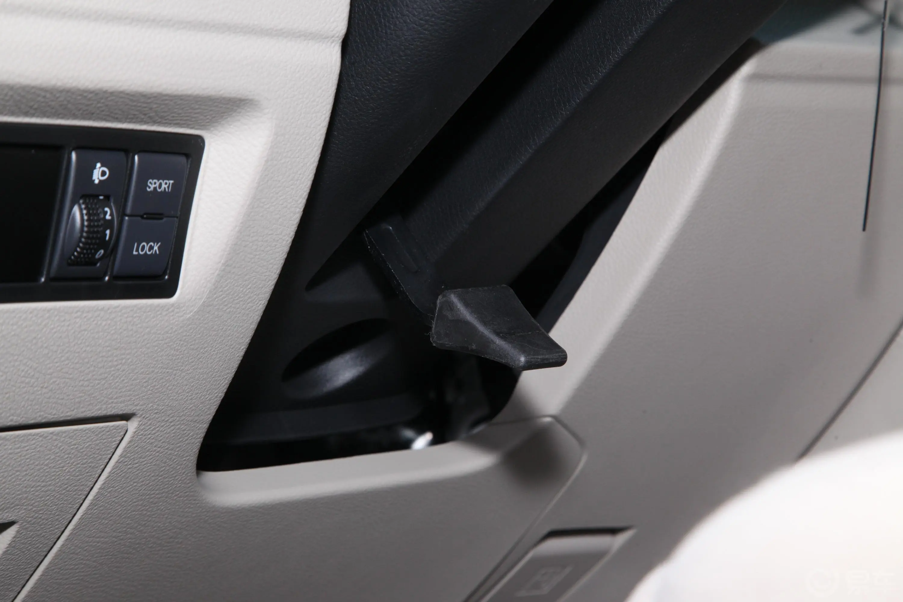 菱智M5 EV舒适型 7座方向盘调节