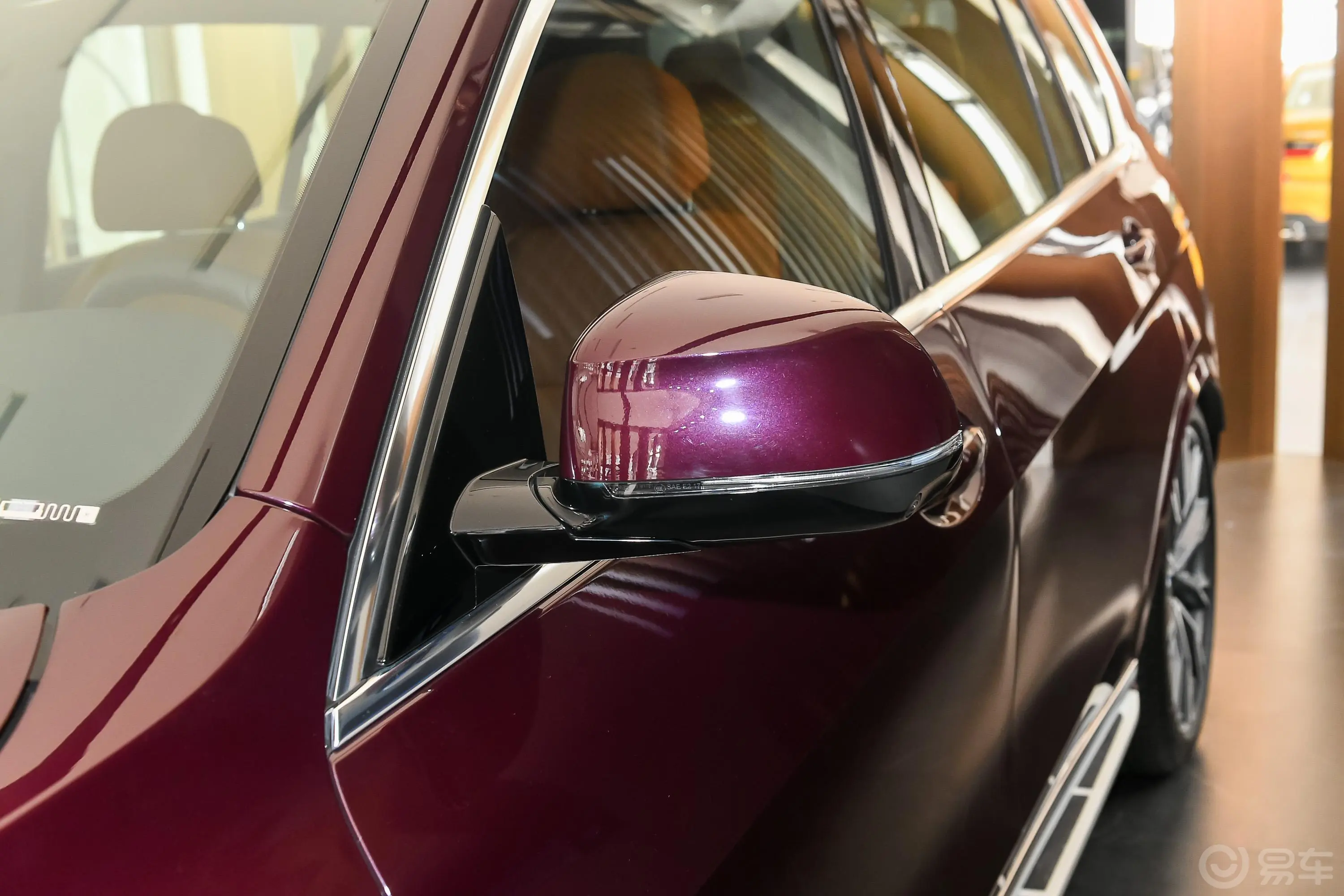 宝马X7xDrive40i 个性化定制限量版 豪华套装主驾驶后视镜背面