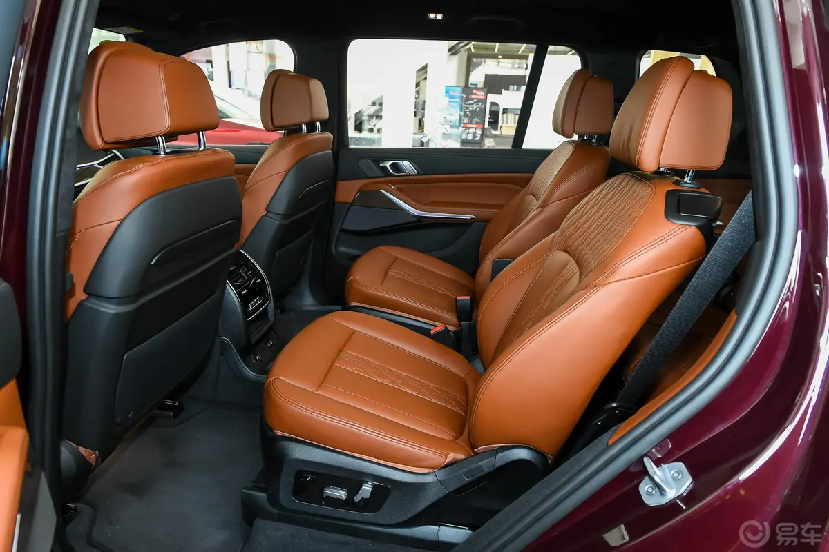 宝马X7xDrive40i 个性化定制限量版 豪华套装后排座椅