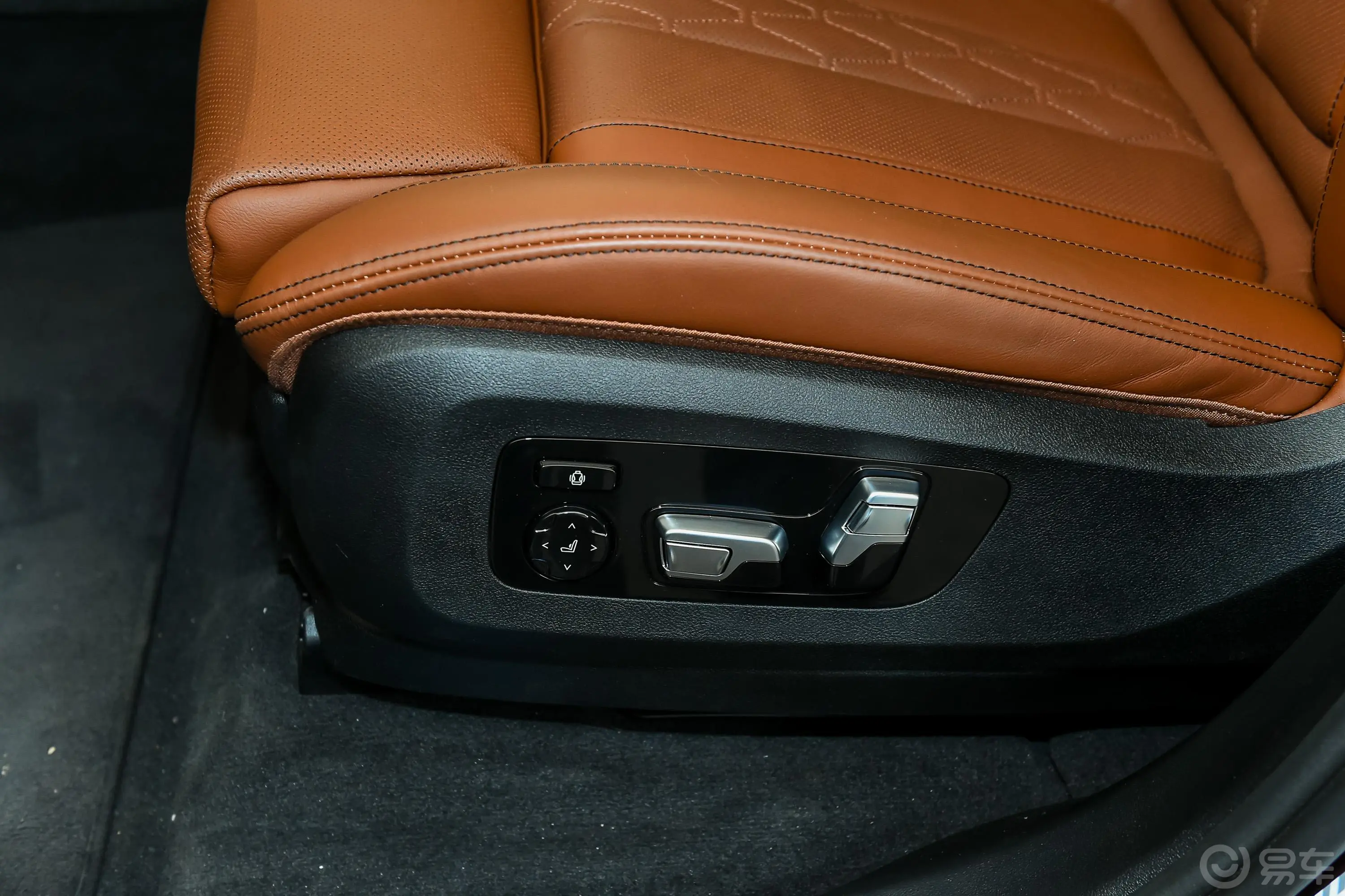 宝马X7xDrive40i 个性化定制限量版 豪华套装内饰