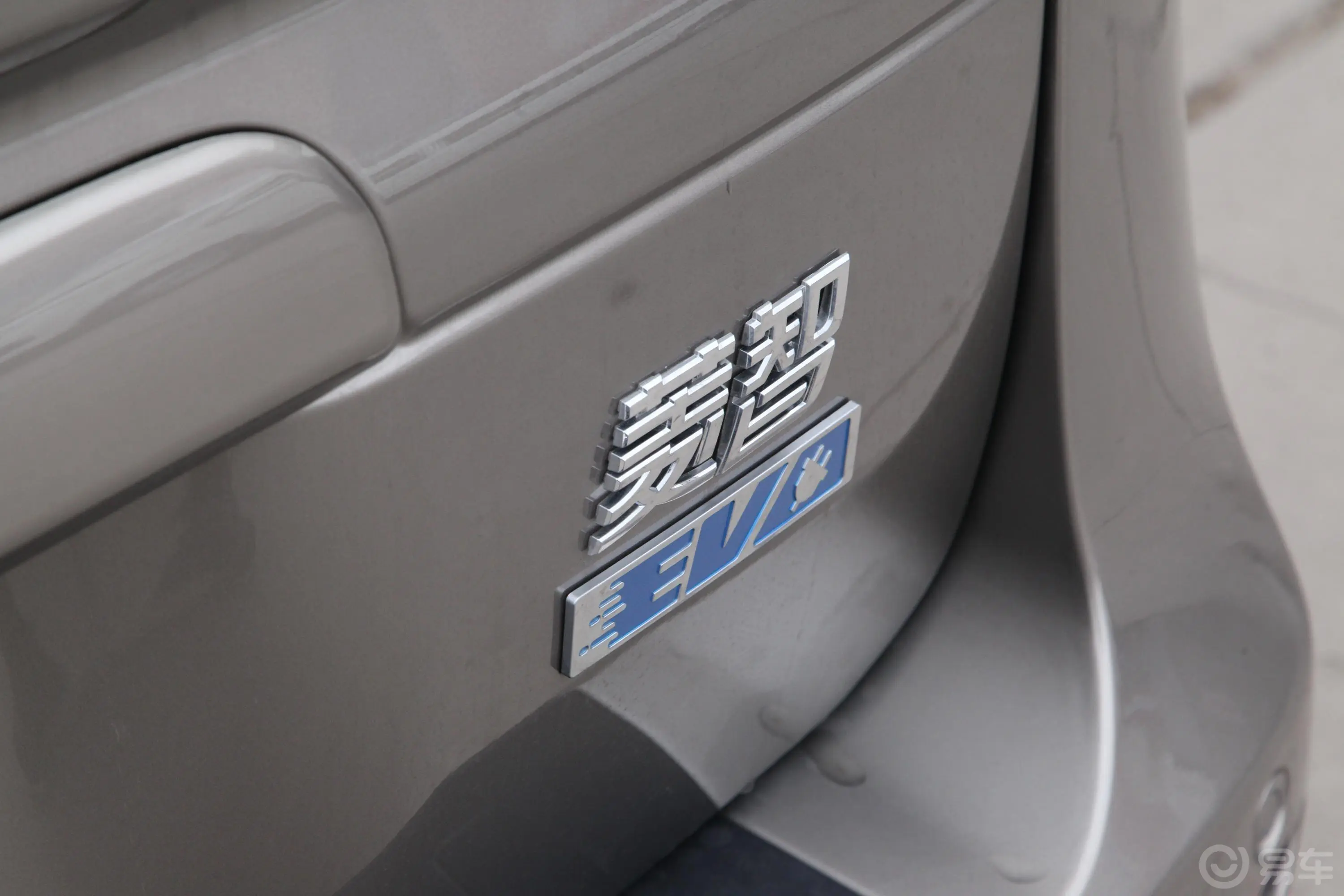 菱智M5 EV舒适型 9座外观