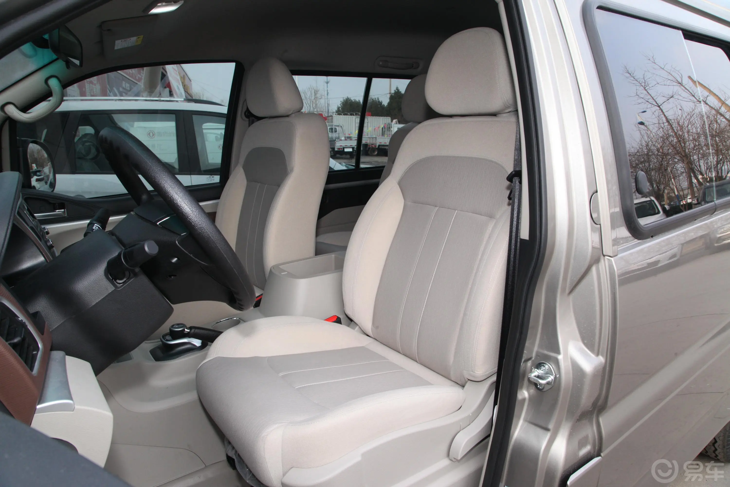 菱智M5 EV舒适型 9座驾驶员座椅