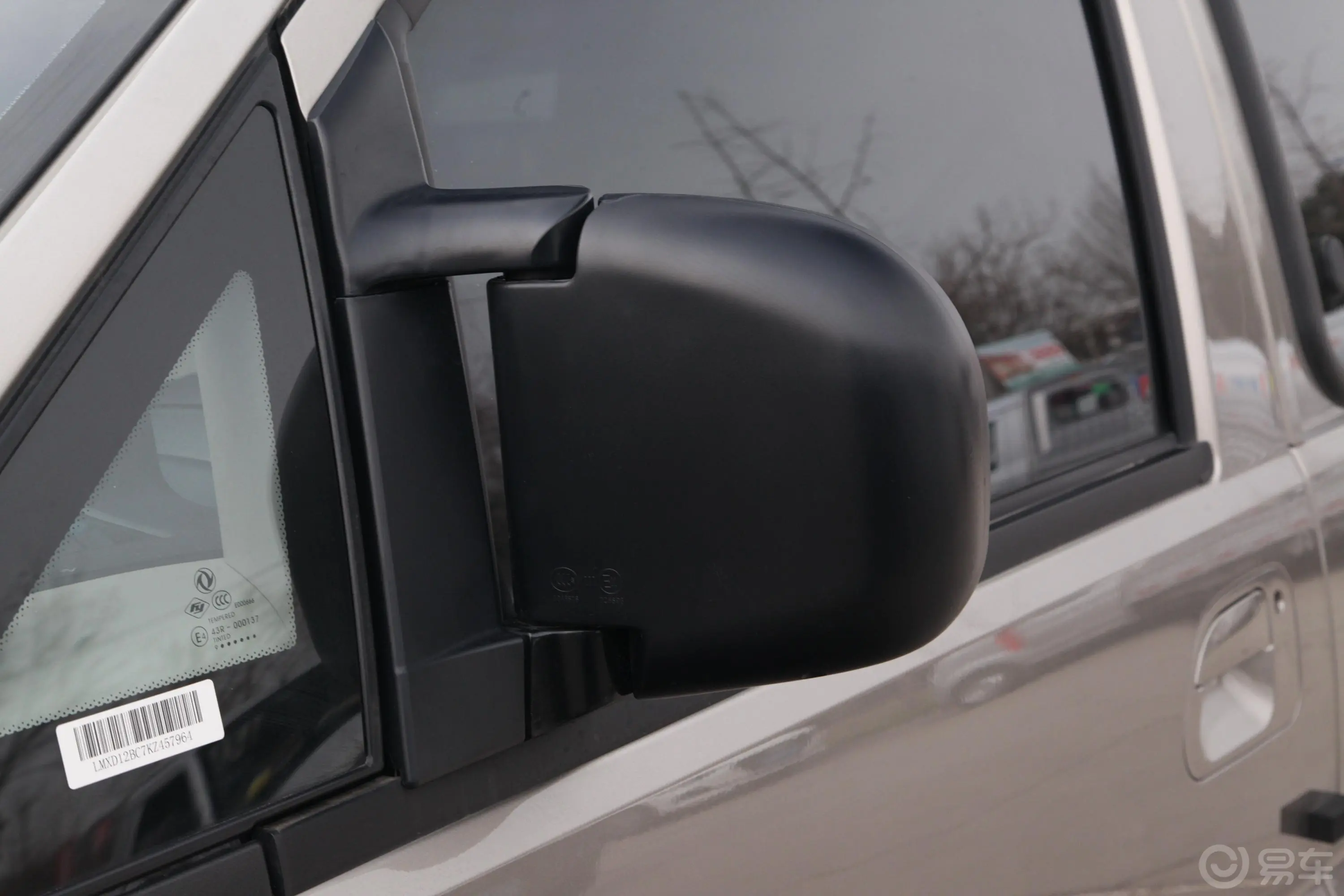 菱智M5 EV舒适型 9座主驾驶后视镜背面