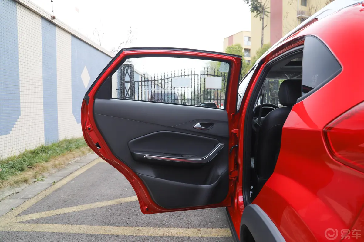 瑞虎3x质享版 1.5L 手动 尊贵型驾驶员侧后车门