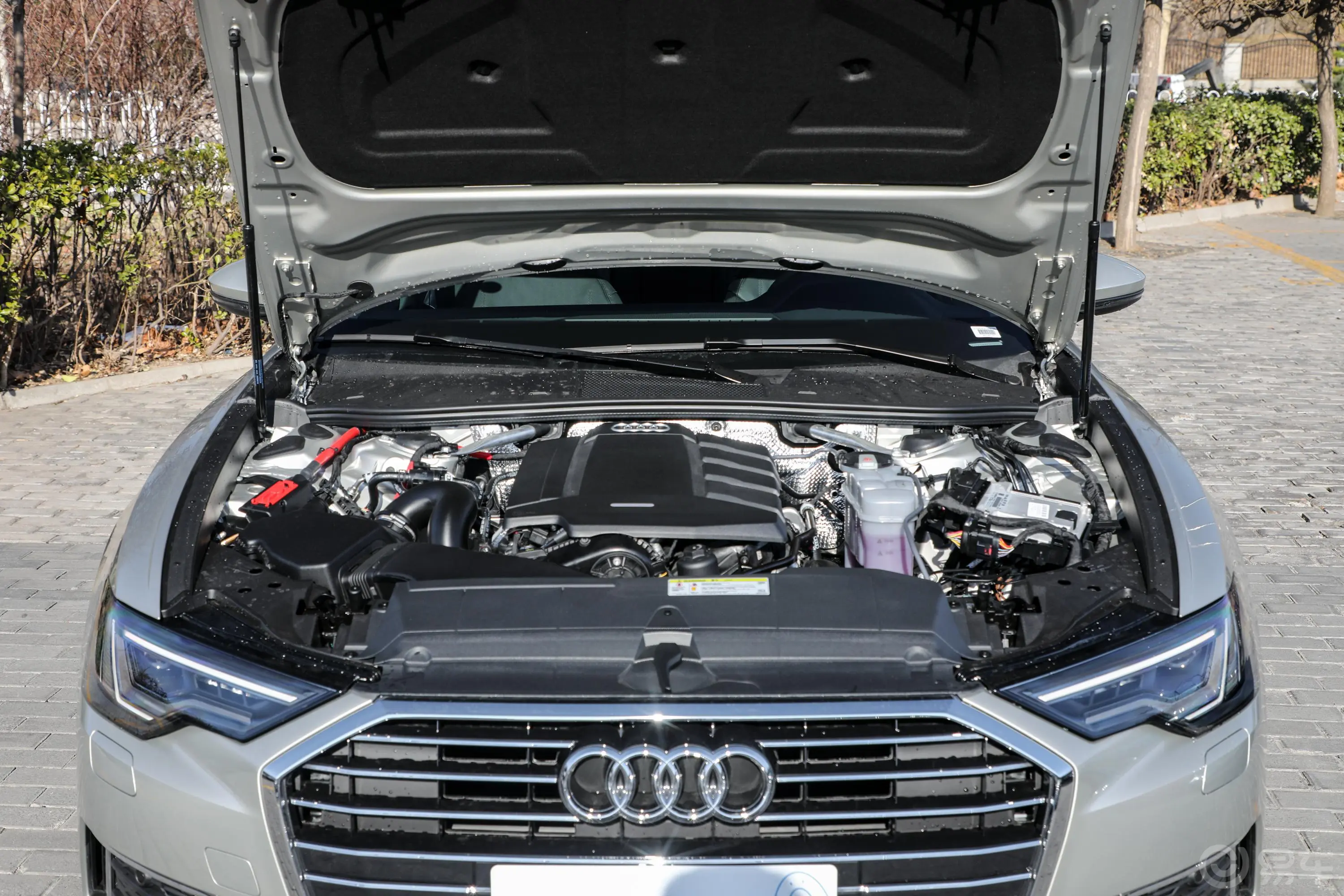 奥迪A6L40 TFSI 豪华致雅版前舱整体