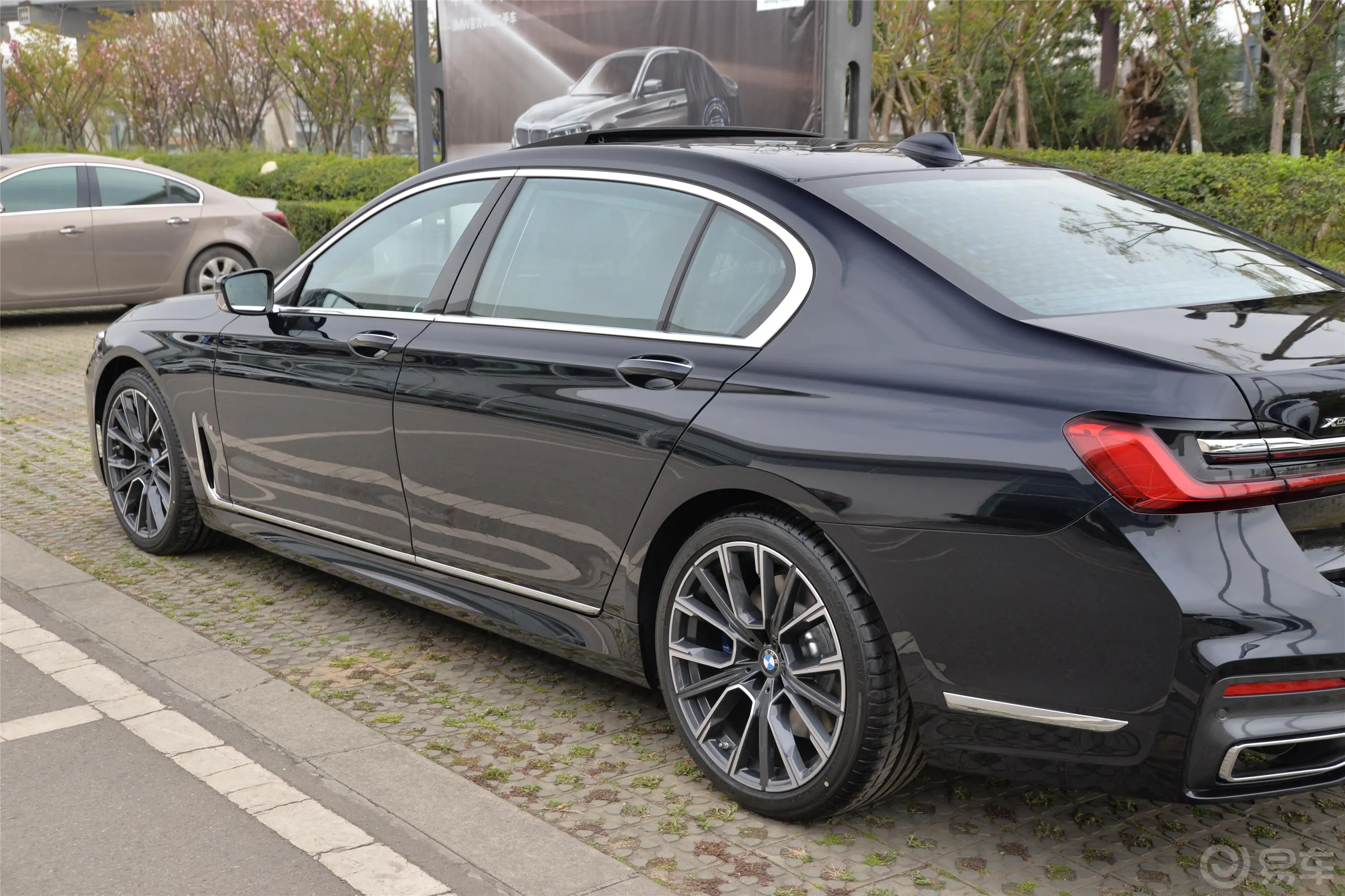 宝马7系改款 740Li xDrive 行政型 M运动套装外观