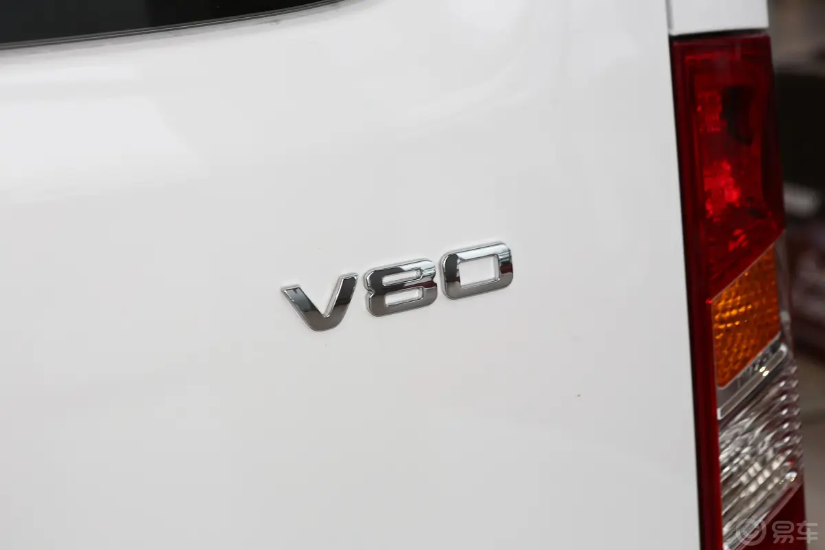 新途V80经典款 傲运通 2.5T 手动 短轴中顶 5/6座 国V外观