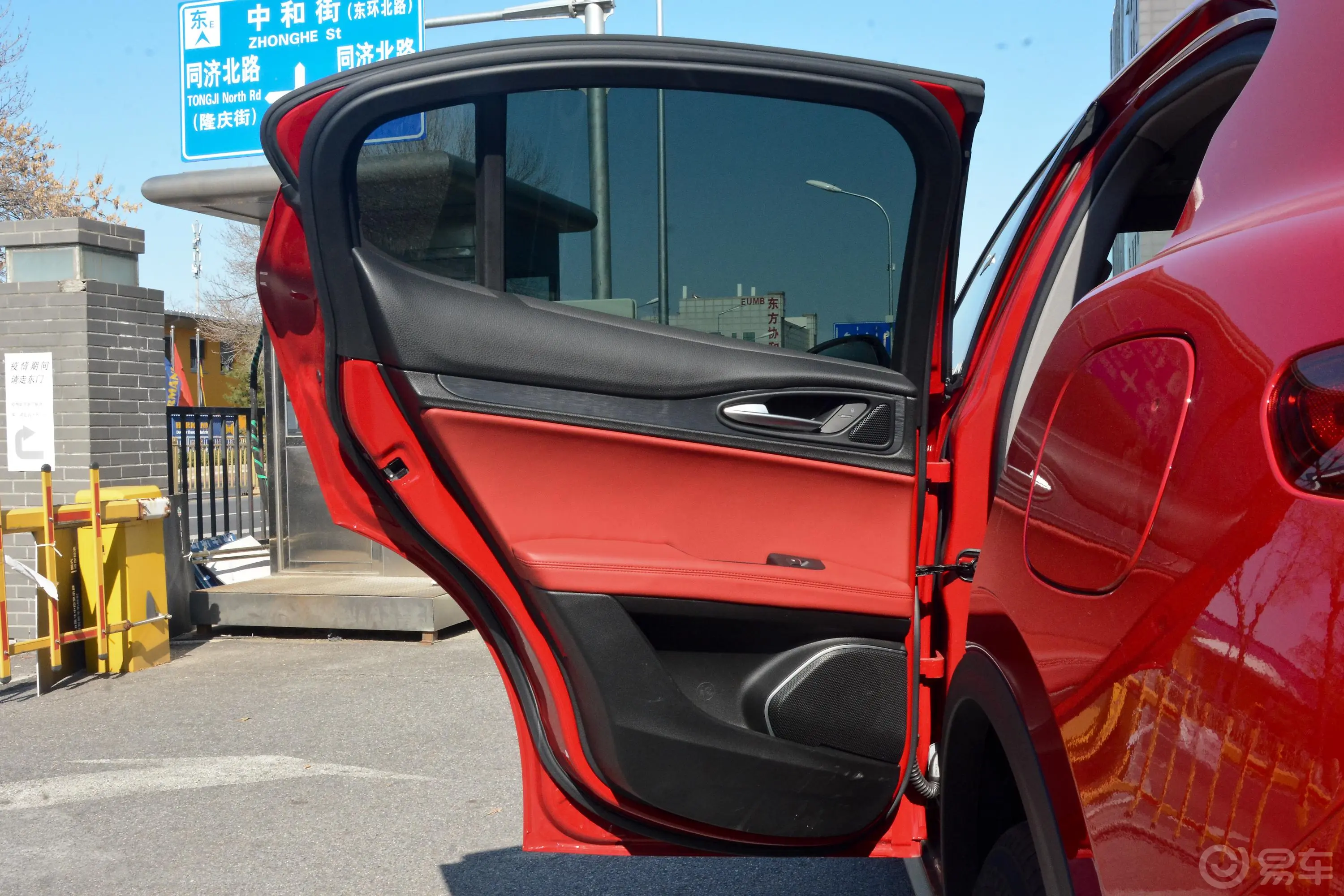 Stelvio斯坦维2.0T 280HP 赛道限量版驾驶员侧后车门