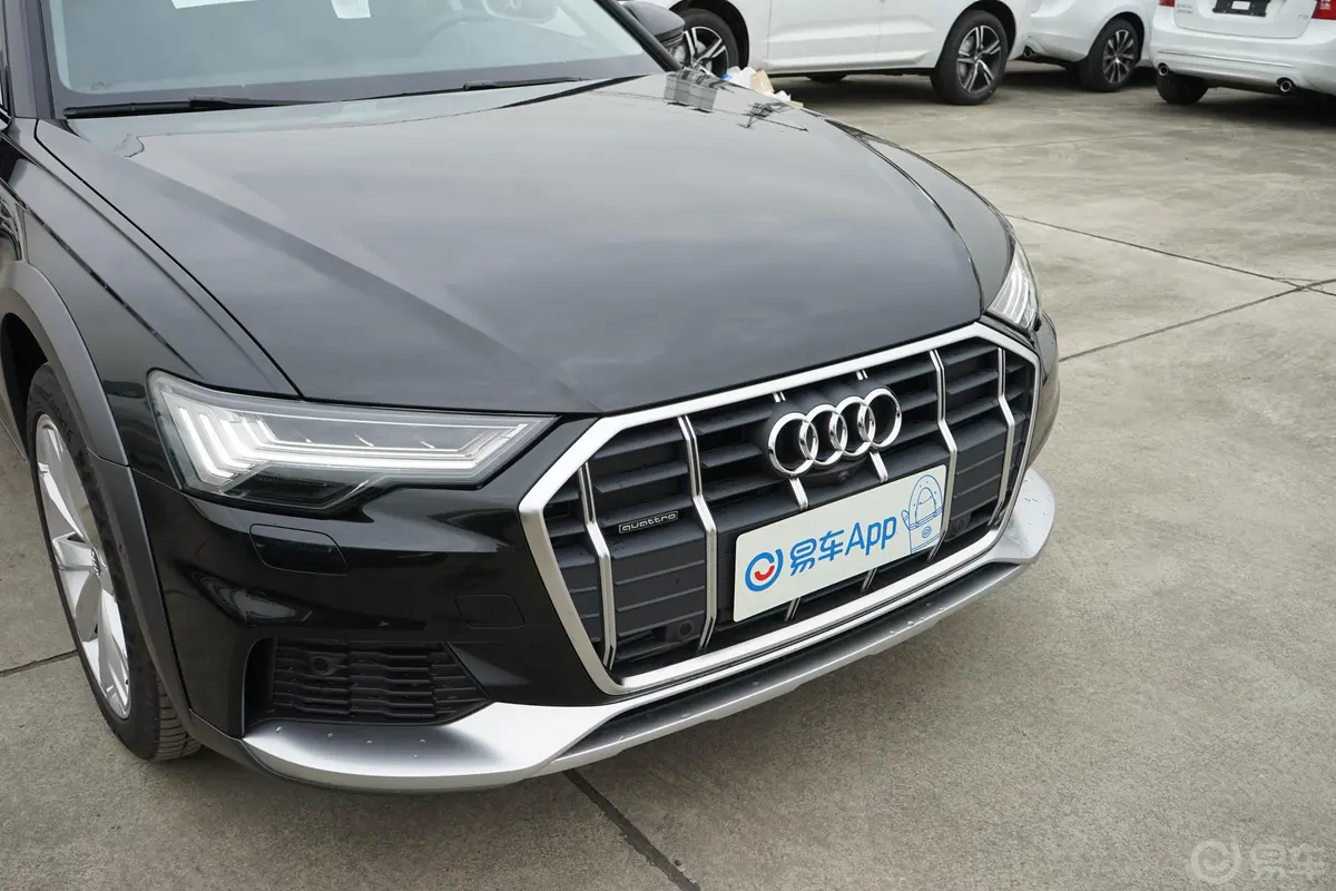 奥迪A6Allroad quattro 探索家 55 TFSI 尊享越野型前格栅侧俯拍