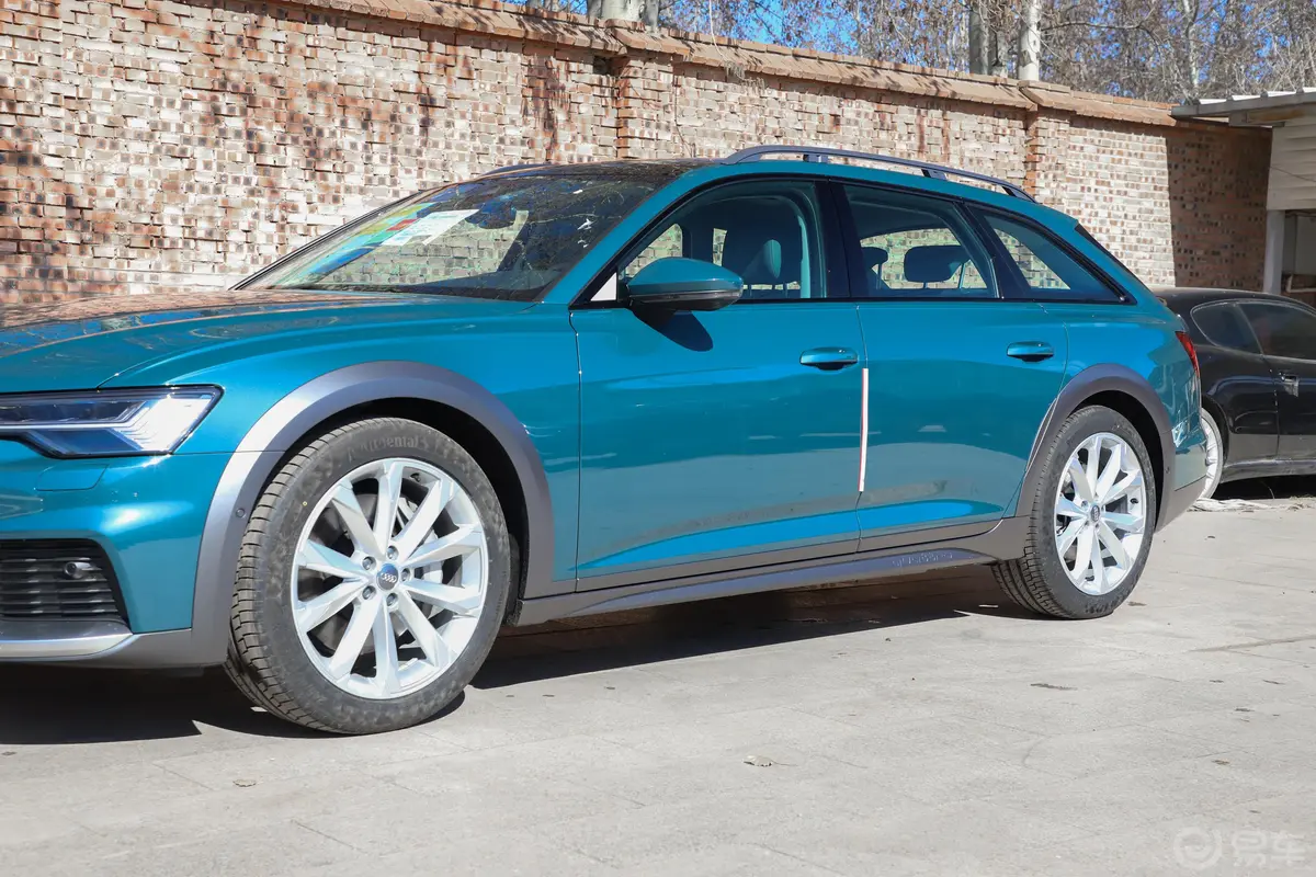 奥迪A6Allroad quattro 探索家 55 TFSI 尊享越野型外观