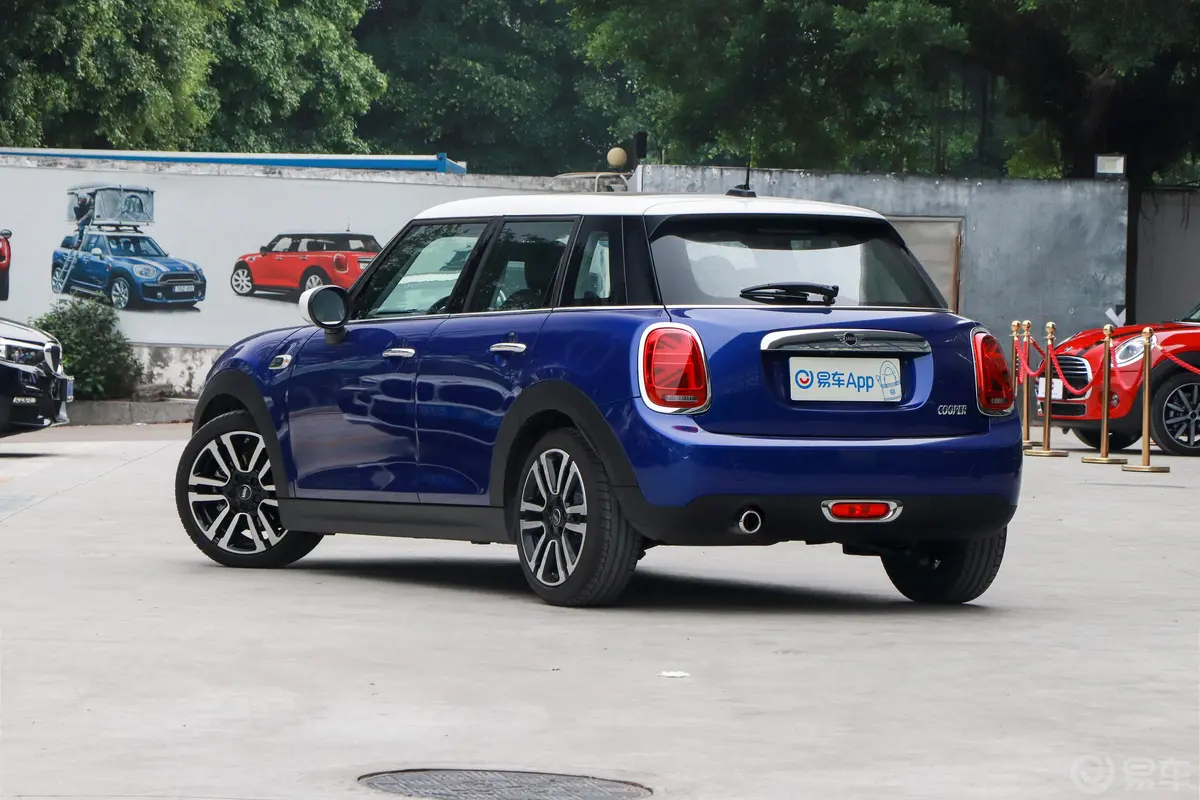 MINI1.5T COOPER 艺术家 五门版侧后45度车头向左水平