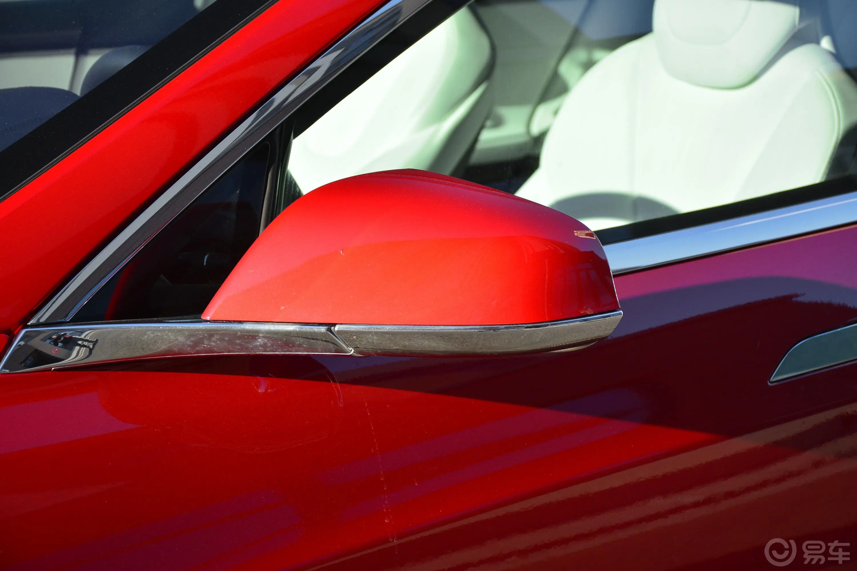 Model S长续航版主驾驶后视镜背面