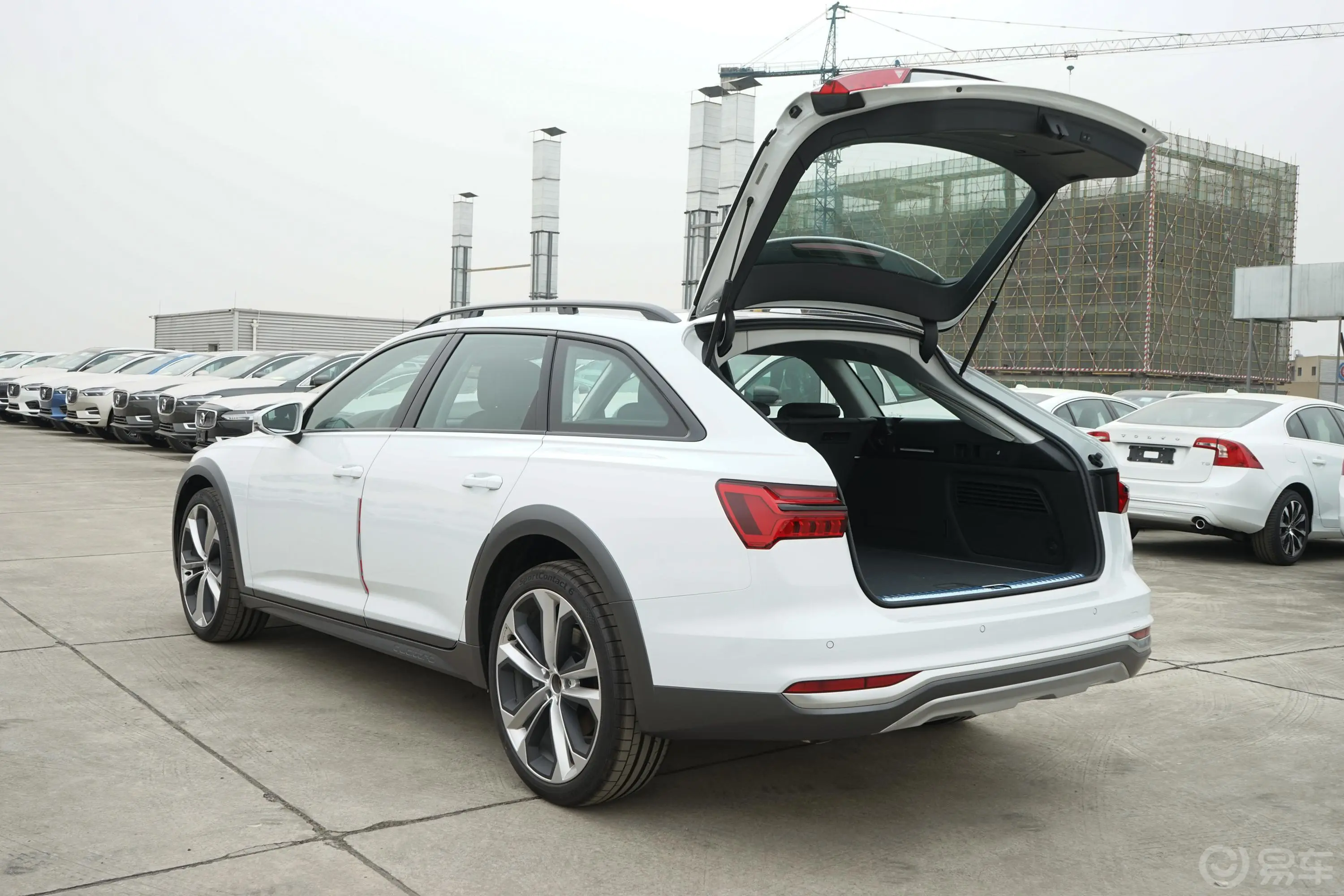 奥迪A6Allroad quattro 探索家 55 TFSI 尊享越野型空间