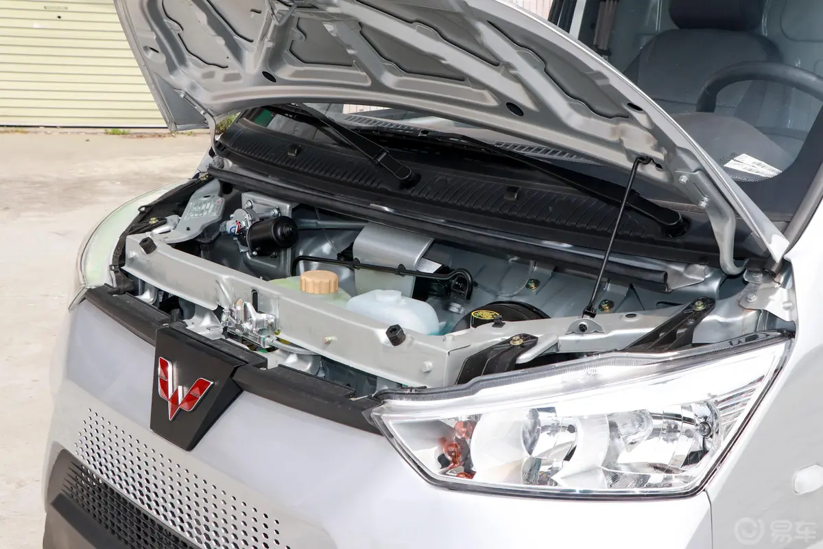五菱EV50厢式物流车 鹏辉不加热电池 43.2kWh外观