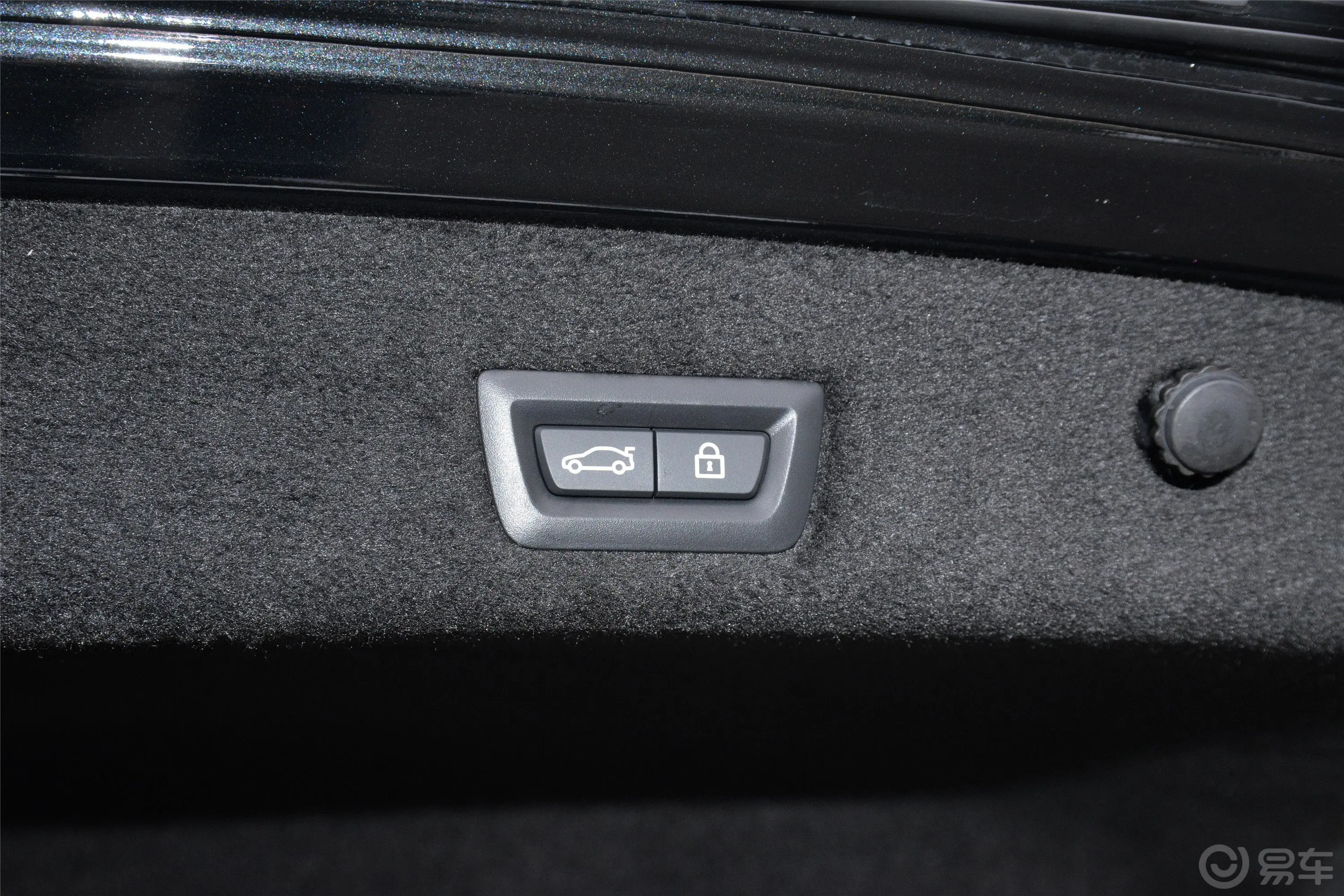 宝马7系改款 740Li 领先型 豪华套装电动尾门按键（手动扶手）