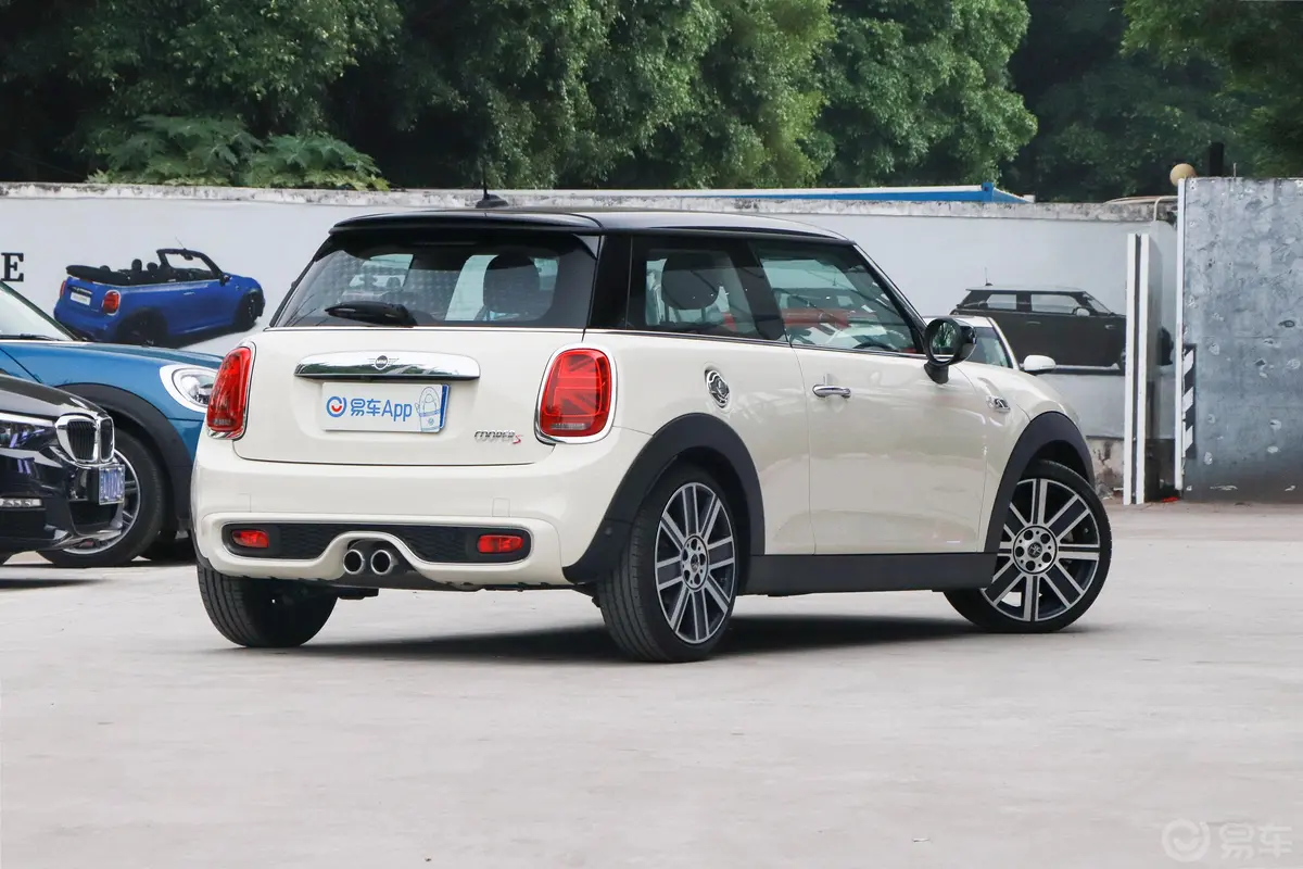 MINI2.0T COOPER S 艺术家侧后45度车头向右水平