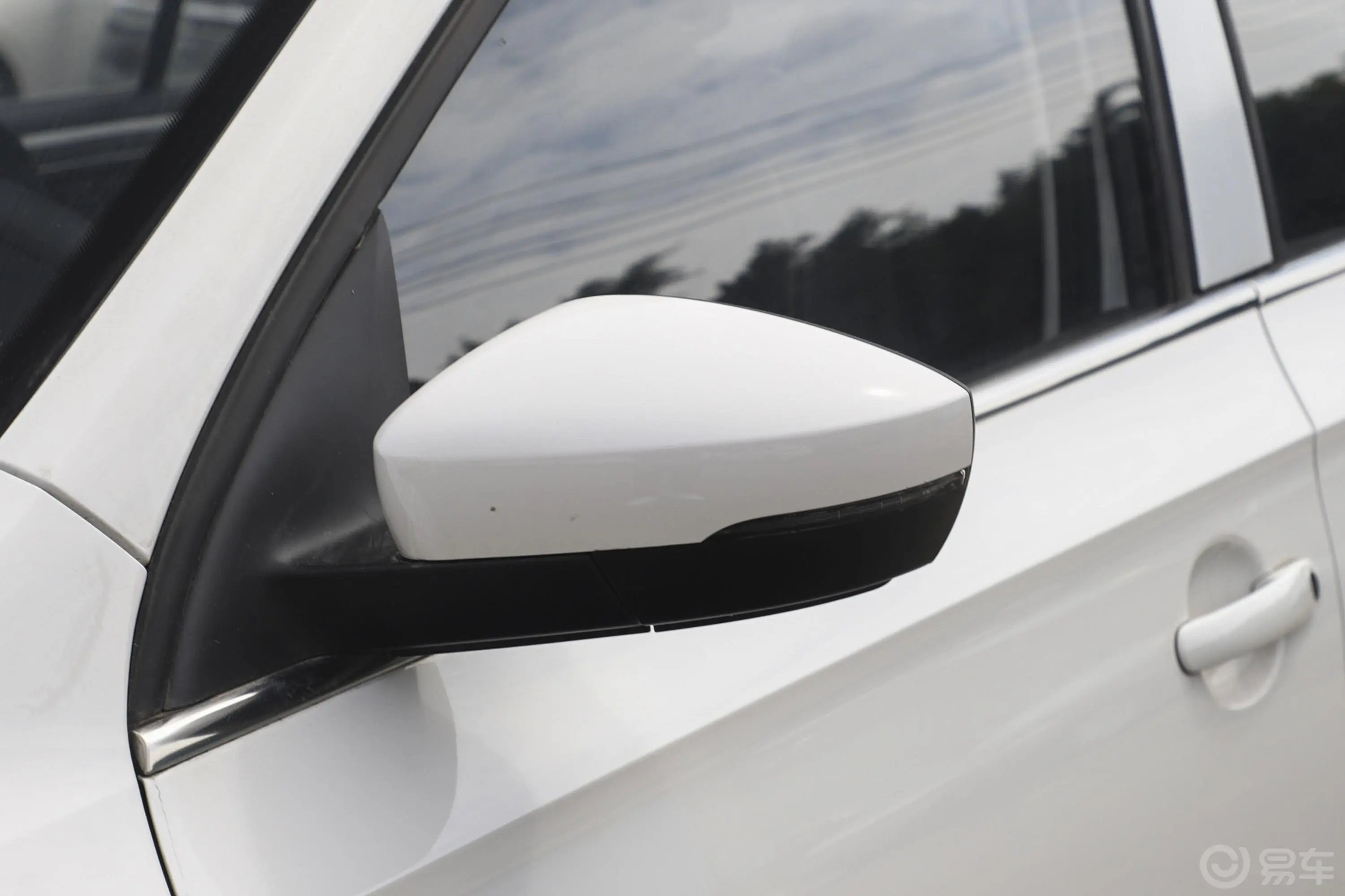 桑塔纳1.5L 手动 舒适版 国V主驾驶后视镜背面