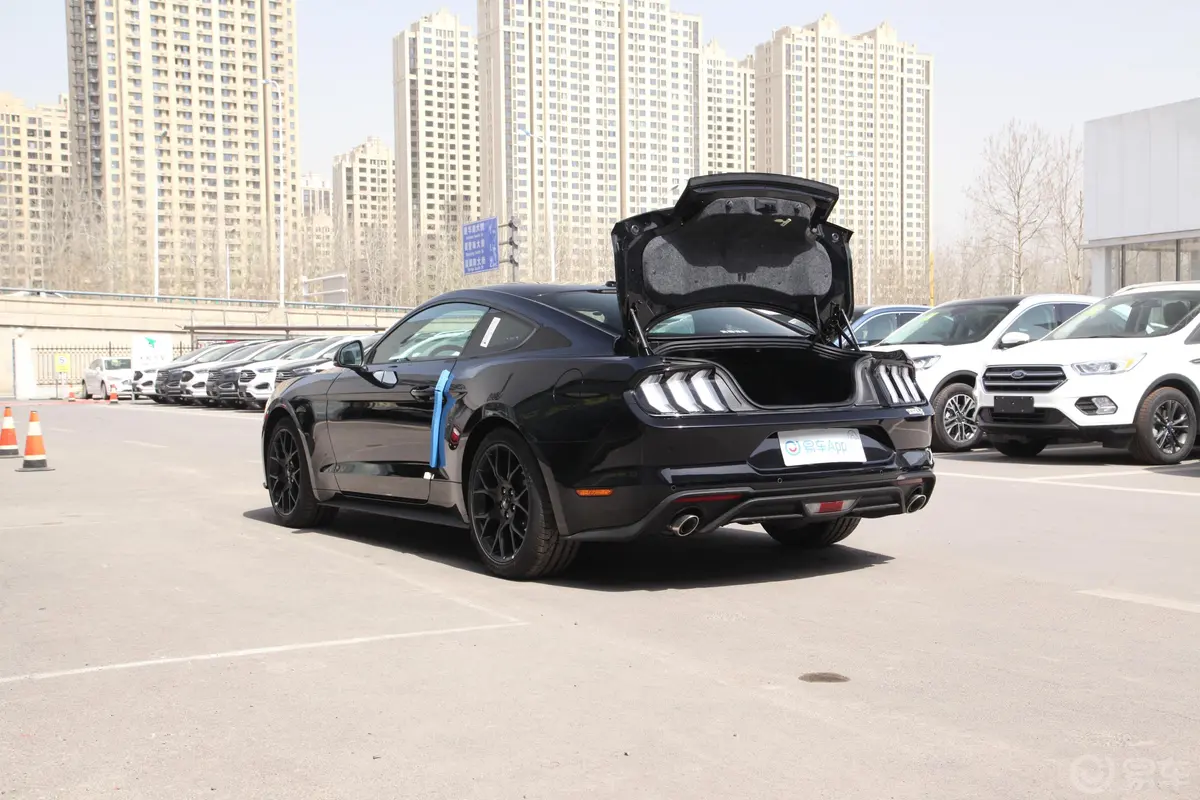 Mustang2.3L EcoBoost后备厢开启45度侧拍