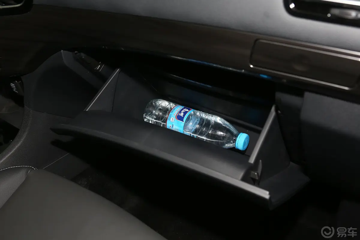 牧游侠1.9T 自动两驱劲享版 5座 柴油 国VI手套箱空间水瓶横置