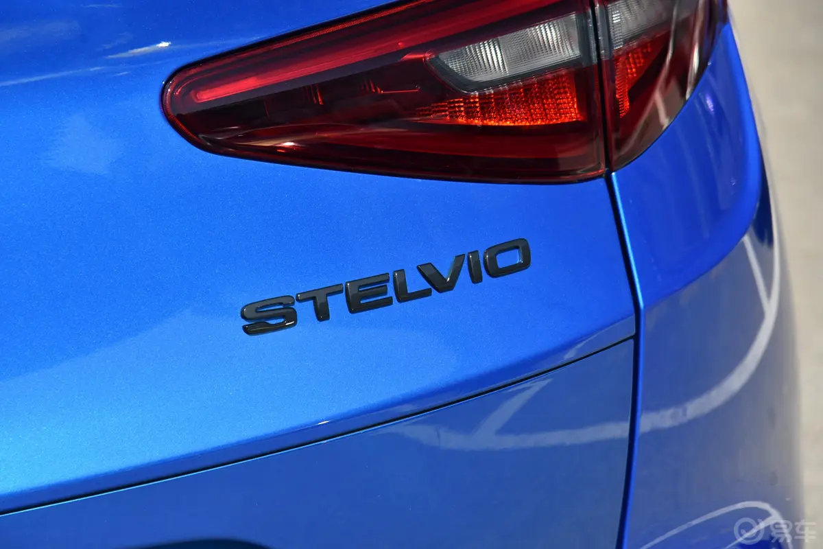 Stelvio斯坦维2.0T 280HP 豪华版外观