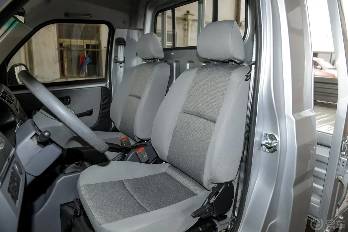 金杯T31.5L 手动单排标准版 独立货箱驾驶员座椅