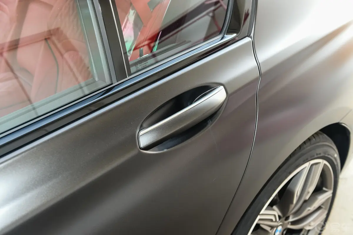宝马7系改款 M760Li xDrive V12 运动套装驾驶员侧后门把手