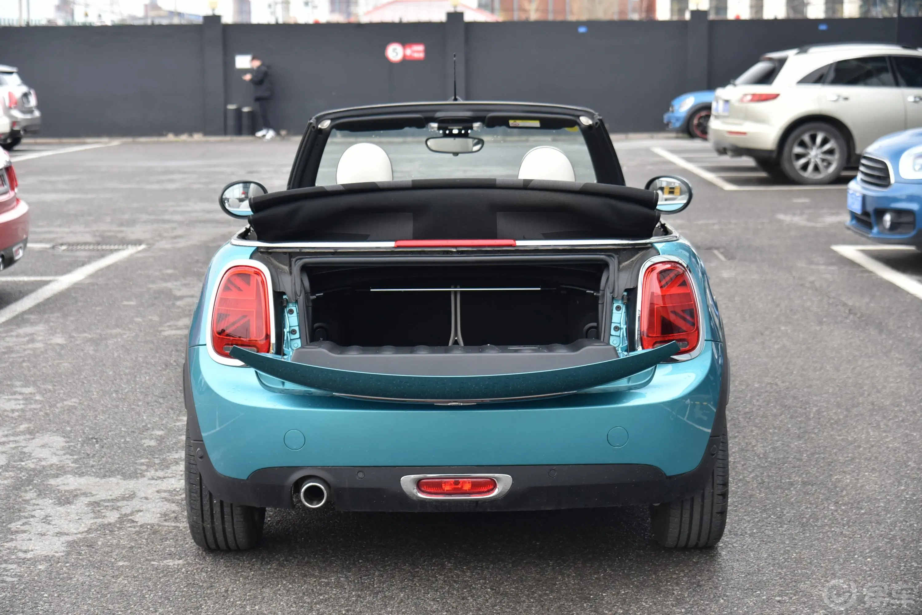 MINI CABRIO1.5T COOPER CABRIO 好色版空间