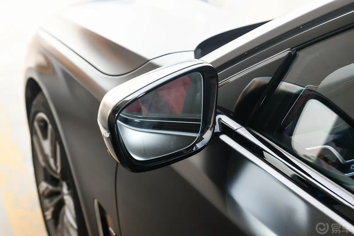 宝马7系改款 M760Li xDrive V12 运动套装后视镜镜面